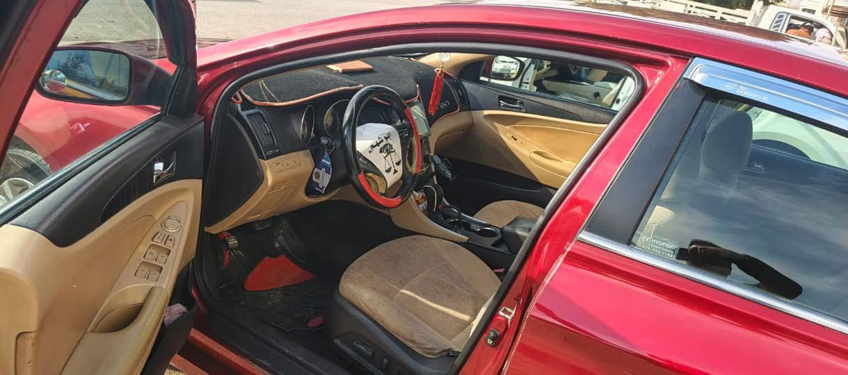 السلام عليكم سوناتا 2011 ،
 السياره نضيفه خير من الله ضررها بنيد وجاملغ فقط كير محرك حداديه كلها جاهزه وماناقصها ايشيء 
العنوان : الرمادي 📍
للأستفسار: ***********
