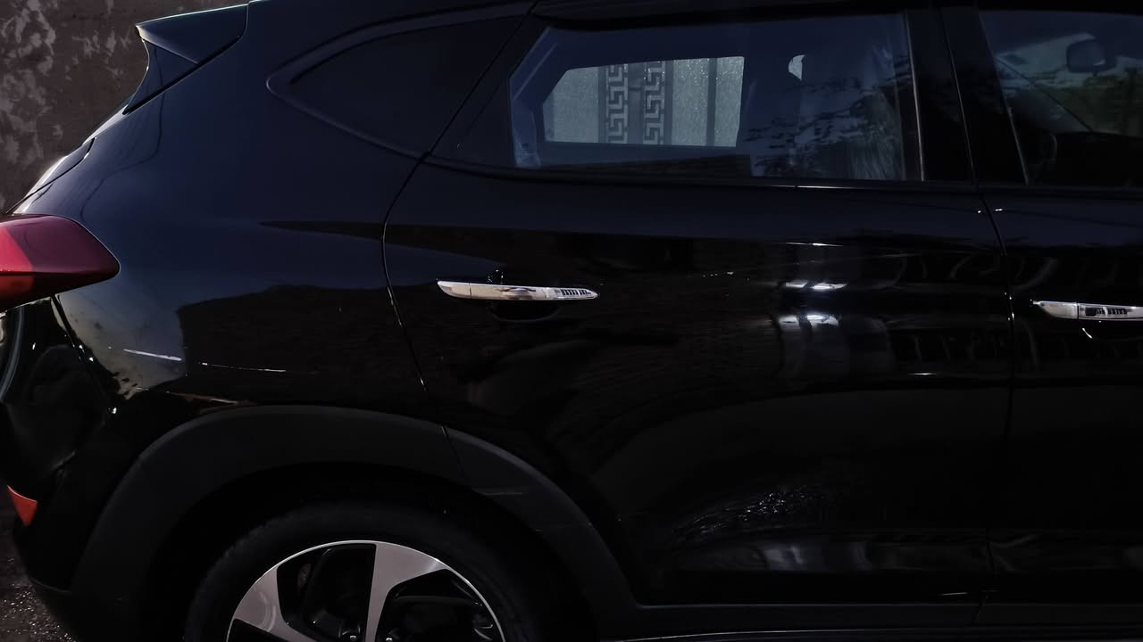 سلام عليكم سياره توسان اللبيع موديل2016فول مواصفات واحد علئ واحد بسمي رقم بغداد السعر 157 وبيها مجال العنوان بغداد المعامل 
(المواصفاد)
بانوراما
كشنات حار بارد
رادارات امامي خلفي جانبي
نقط عمياء
كراسي كهرباء
جنطة كهرباء وشفط
ويل ١٩
شاشة جبيرة نفكيشن
جنطة ذكية
دخول ذكي
بصمة تشغيل وابواب
لايت ليد
حساس امامي خلفي
تحديد مسار
سياقة الية
بكلايت ليد
كشافات نهاري ليلي
كشنات خلفية تدفئة
جلد اسود ملكي
ماسحات مطر اوتو
اشاير بلمري
هيتر بلمري 
***********
