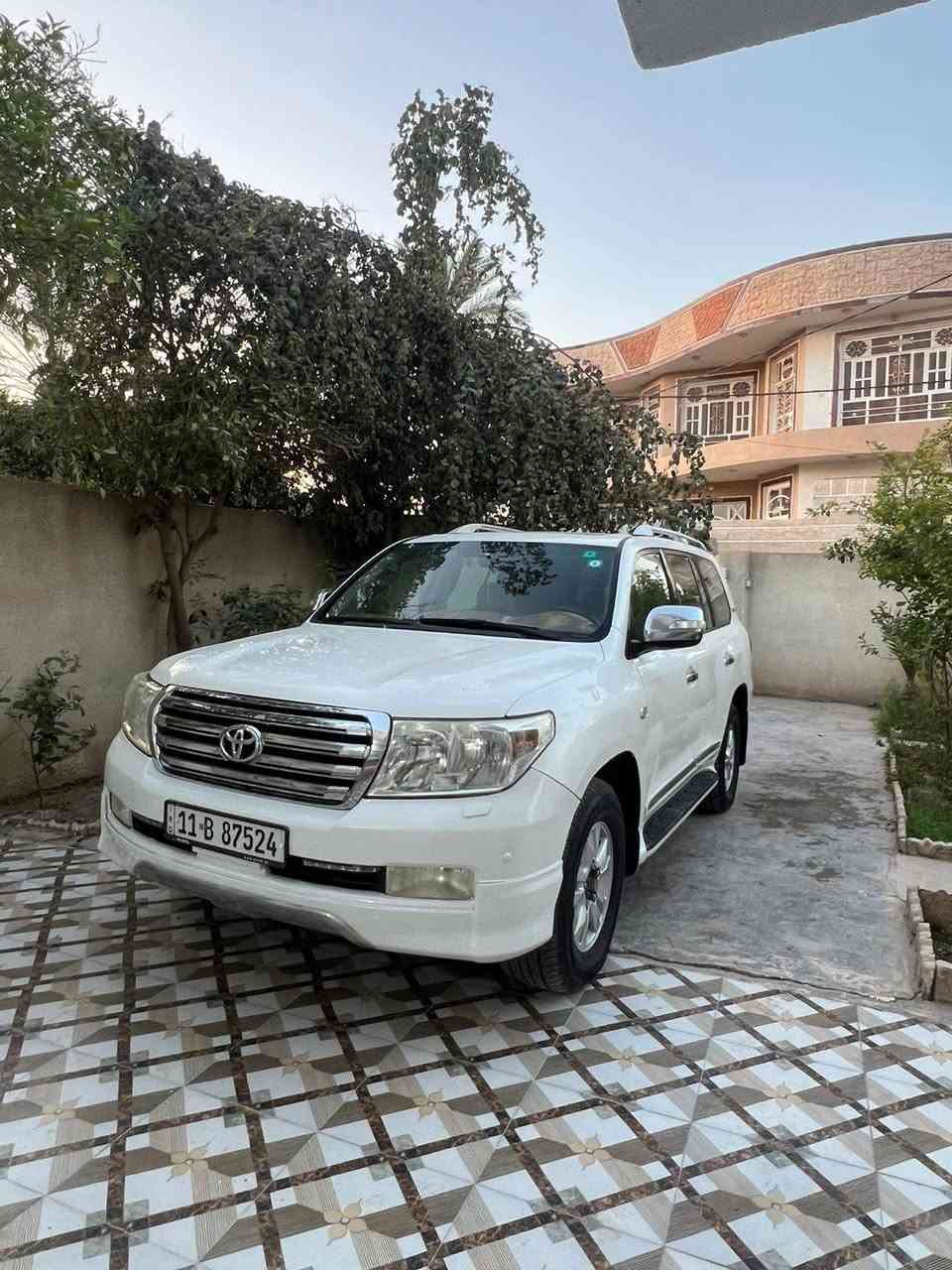 السلام عليكم لاندكروز ستينيه موديل 2011رقم بغداد انكليزي بسمي فول مواصفات كفاله عامه عدا الجاملغ الامامي بارد بسيط السعر 305 للاستفسار ***********
