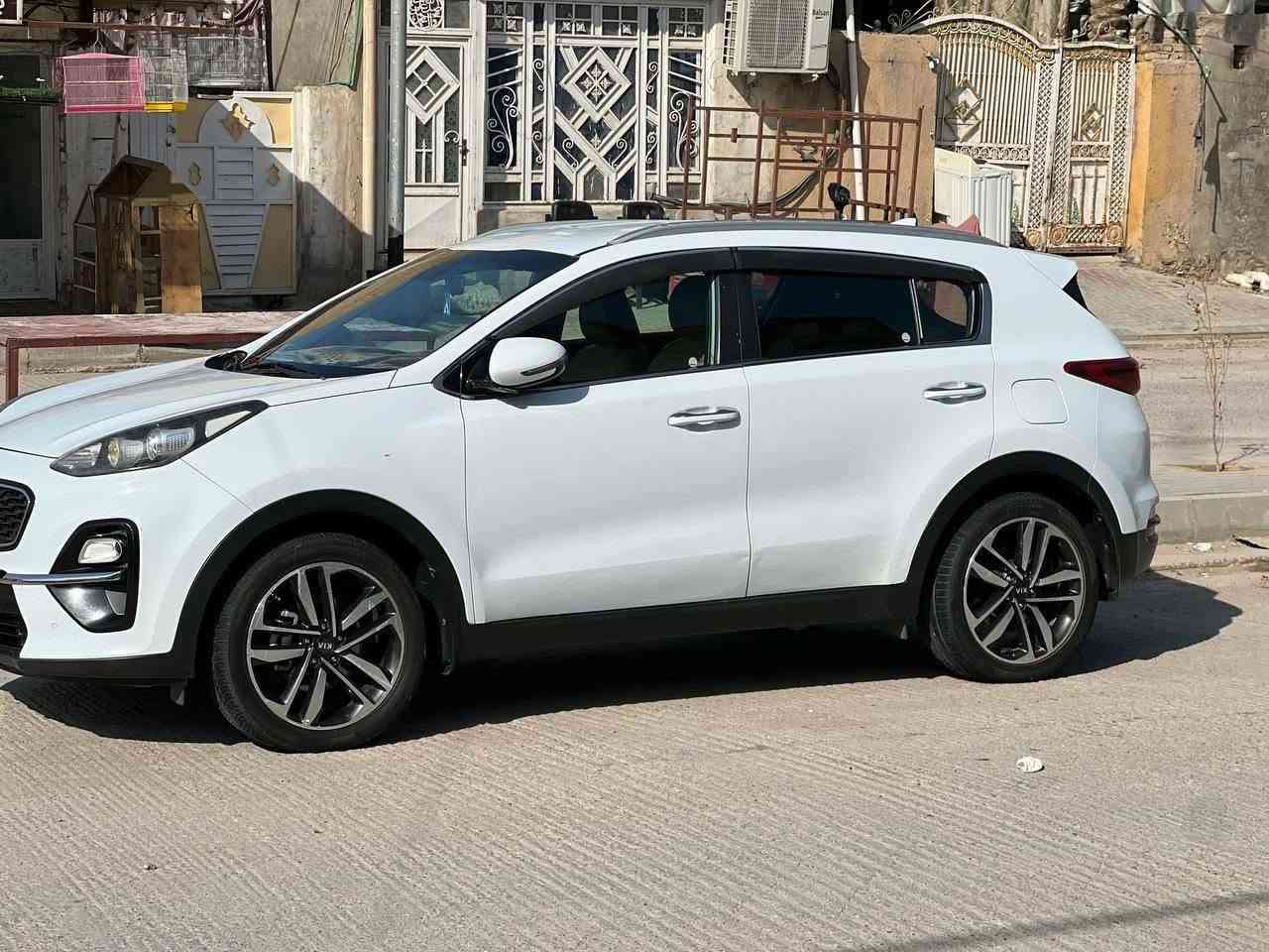 سبورتج موديل ٢٠٢٠ خليجي سياره جديده ونضيفه كلش رقم بغداد تحويل ثاني يوم بسمي اشاير بالمري ترحيب عن بعد تحكم بالستيرن تبريد قطعتين ماشيه ١٤٥ الف بيه صبغ بالباب عكس سايق قليل  مكاني واسط حي الجهاد  السعر ١٩٠  للإستفسار اتصال ع رقم***********0او.  7800681528
