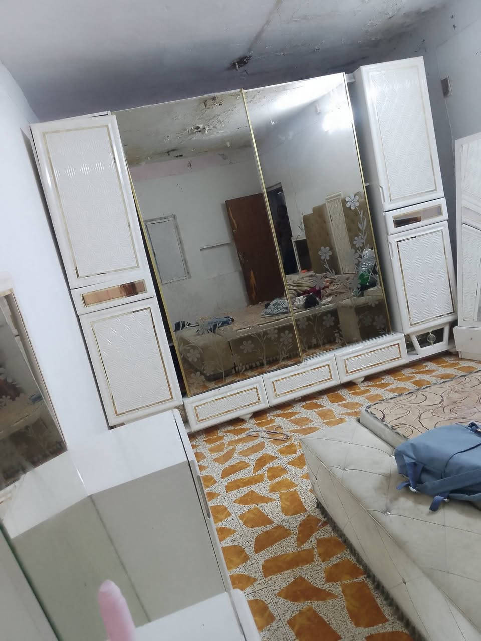 بيع مستعجل غرفه تركيه وتخم وكاونتر اسعارهم مناسبه للاستفار ***********
