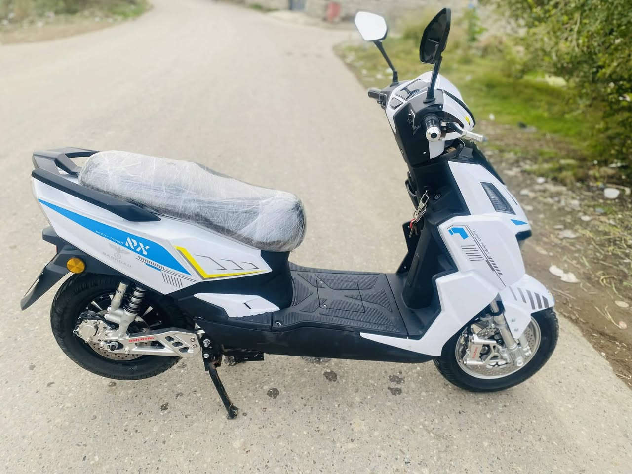 سلام عليكم دراجه شحن لل بيع  2025 النضافه كدامك السعر خاص ***********
