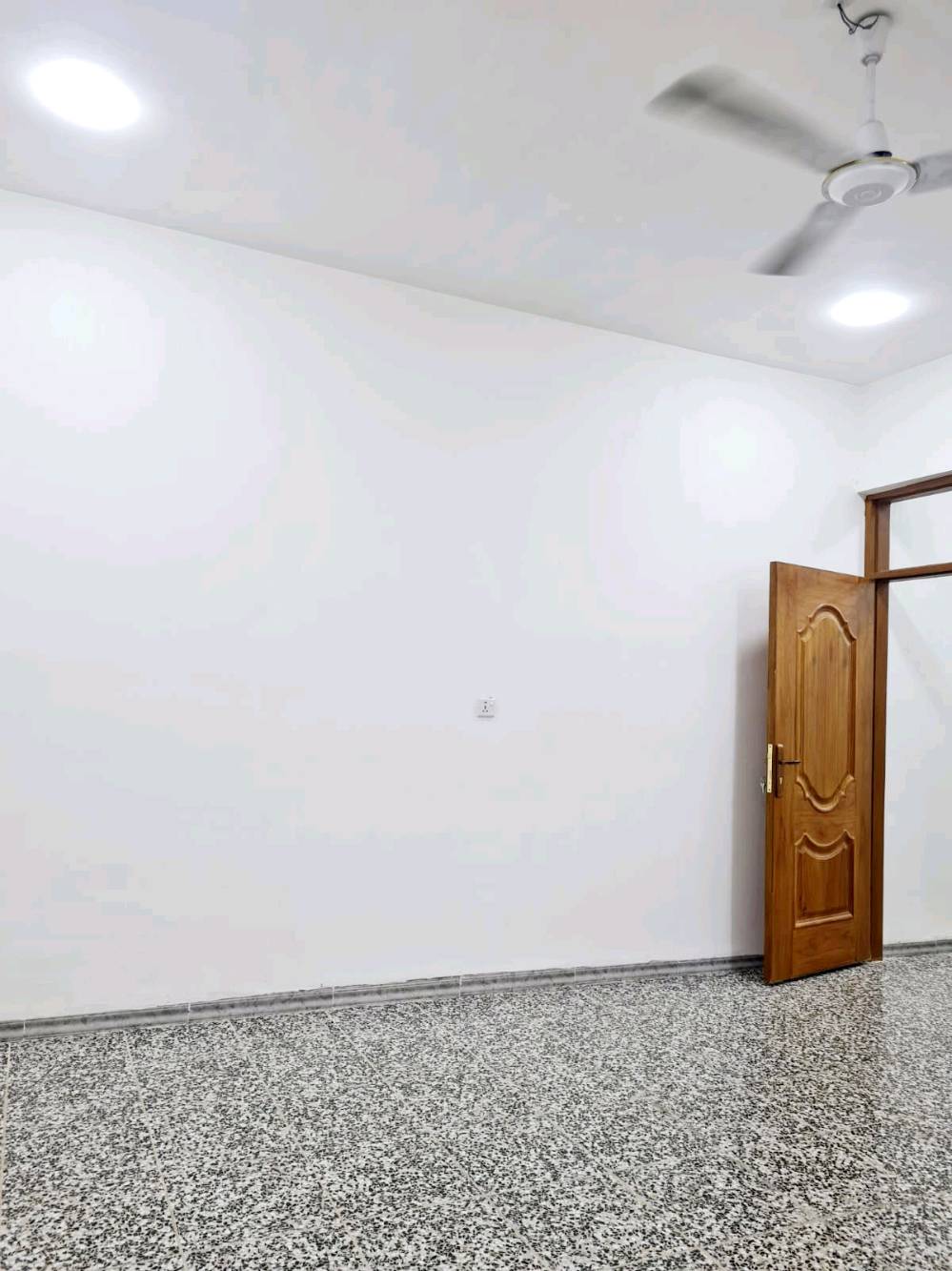 المحمودية حي 18الجديد بناء درجة أولى \24\
📃سند طابو صرف نقص واجهة فقط
🏠-بيت للبيع قرب قاعة
 🕍الحسين والعباس شارع 40🚘
➖مساحة 125M طابقين 
يتكون⤵️ طابقين 
طابق1
➖1غرف نوم 🛏
➖استقبال-صاله-مطبخ🛒
-مجموعه صحيات-🚽
تكدر سوي مشتملات 2 
بيت جبير ماشاءالله 

طابق 2
2غرفة نوم صالة مفتوحه
جبيرة
 صحيات 
بيتونة سطحين 
📞للتواصل
***********
***********
مطلوب الإسكان