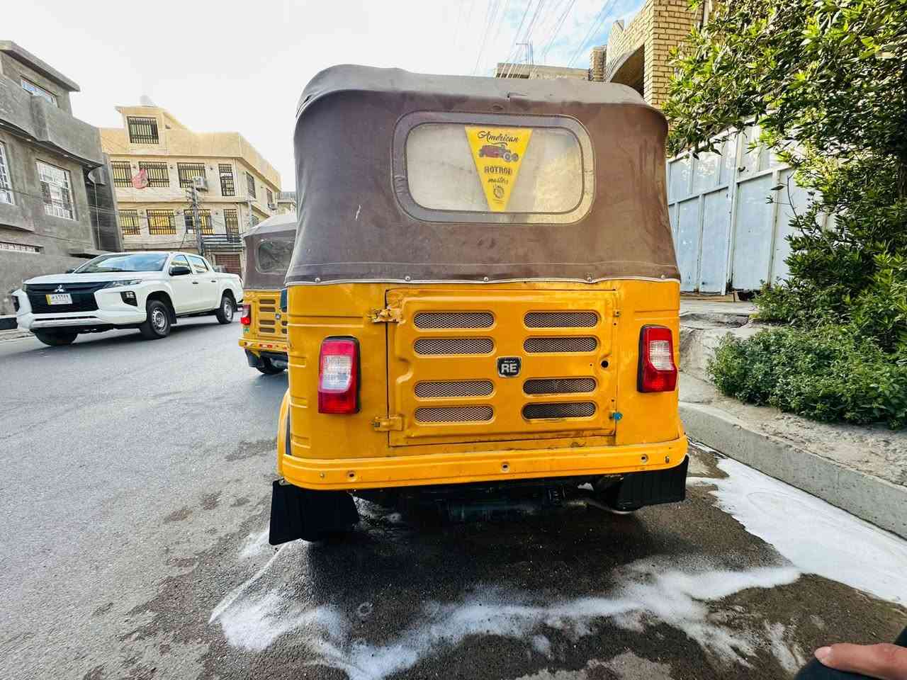 السلام عليكم تكتك موديل 18 شهر12 دخوليه 19 محرك 20 خير من الله مصبوغه عام رش وبيه بدي 20 السعر 4200وبيه مجال حك الجيه العنوان بغداد الشعب ***********
