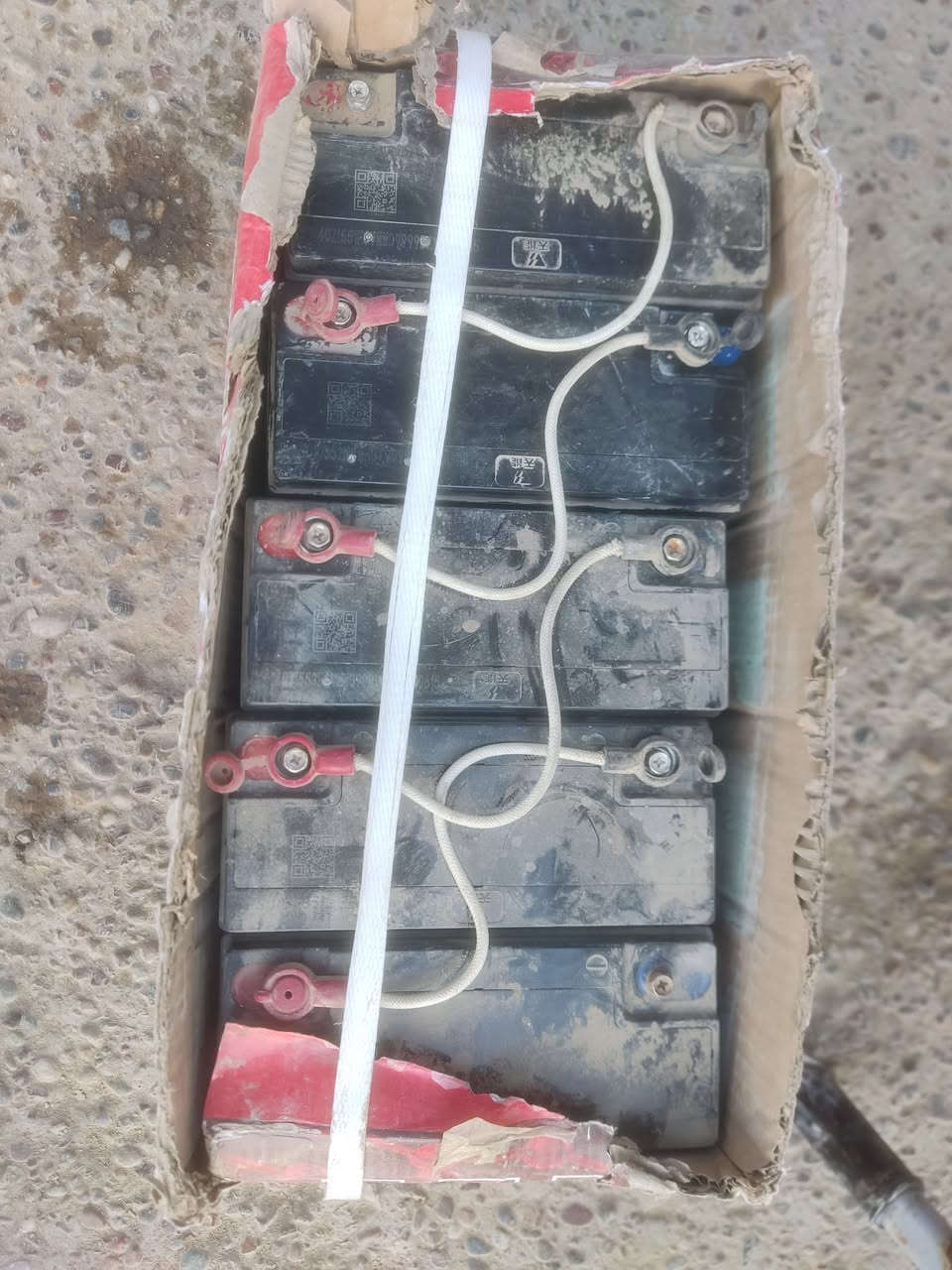 السلام عليكم بطاريات العدد 5صار شهر مامشحونه تقره10السعر 150وبيهن مجال الشراي يتصل وبي خير يدلل ***********
