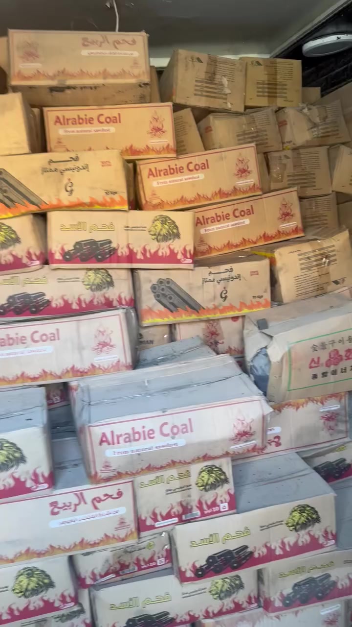 السلام عليكم
متوفر فحم اندنوسي مربع فقط درجة ثانية وزن الكارتون 10 كيلو 
وزن القطعة 20 غم 
حجم القطعة 2،5سم
اخر 6 طن تصفية بسعر  الاستيراد 
سعر الطن =2 مليون 
الطن 100 كارتون =20 الف الكارتون فقط
الكارتون تحتوي 500 قطعة 
مكاني بغداد شهداء البياع 
للتواصل ***********
