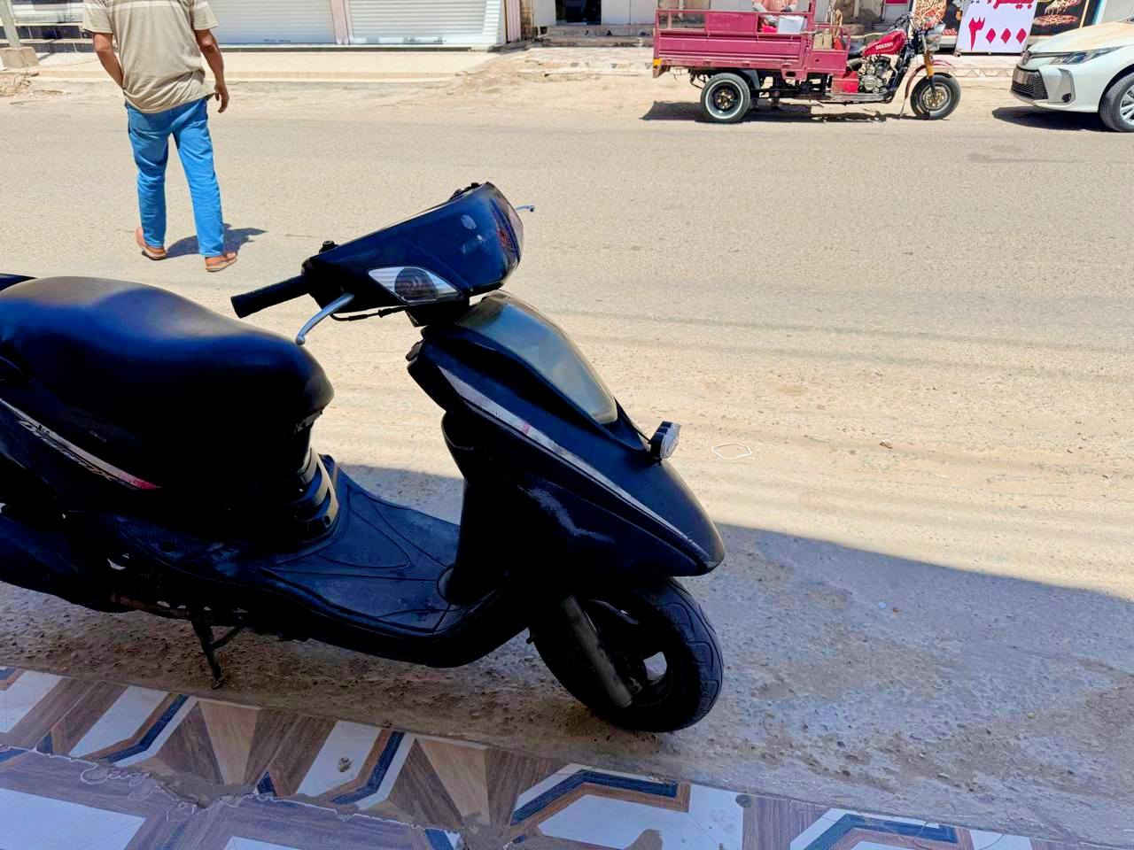 دراجة للبيع نوع بريز ياباني وكيل مصار هواي من اخذتها وبرغي ما مفتوح بيها غير بس الدبلات الأمامية تبديل.. للاستفسار اكثر اتصل بالرقم التالي (***********) ملاحظه غير متواجد على الفيس
