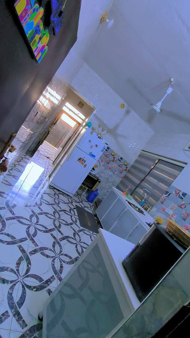 للبيع ...
دار سكن ...
طابو صرف ...
المساحة 100m ...
[ 5× 20 ] ...
خارطة نظامية ...
عالي عن الشارع 1m ...
حي الزهراء ...
قرب جامع اهل البيت ...
سقف شيلمان ...
البيت نظيف جدا وبناء جديد ...
-----------------------------
المسقفات /- 
* طارمة 
* مناور
* استقبال
* صالة 
* مطبخ
* نوم
* سقائف كيسبان 
* بيتونة
-------------------------
للاستفسار ماسنجر
إتصال / واتساب ***********
