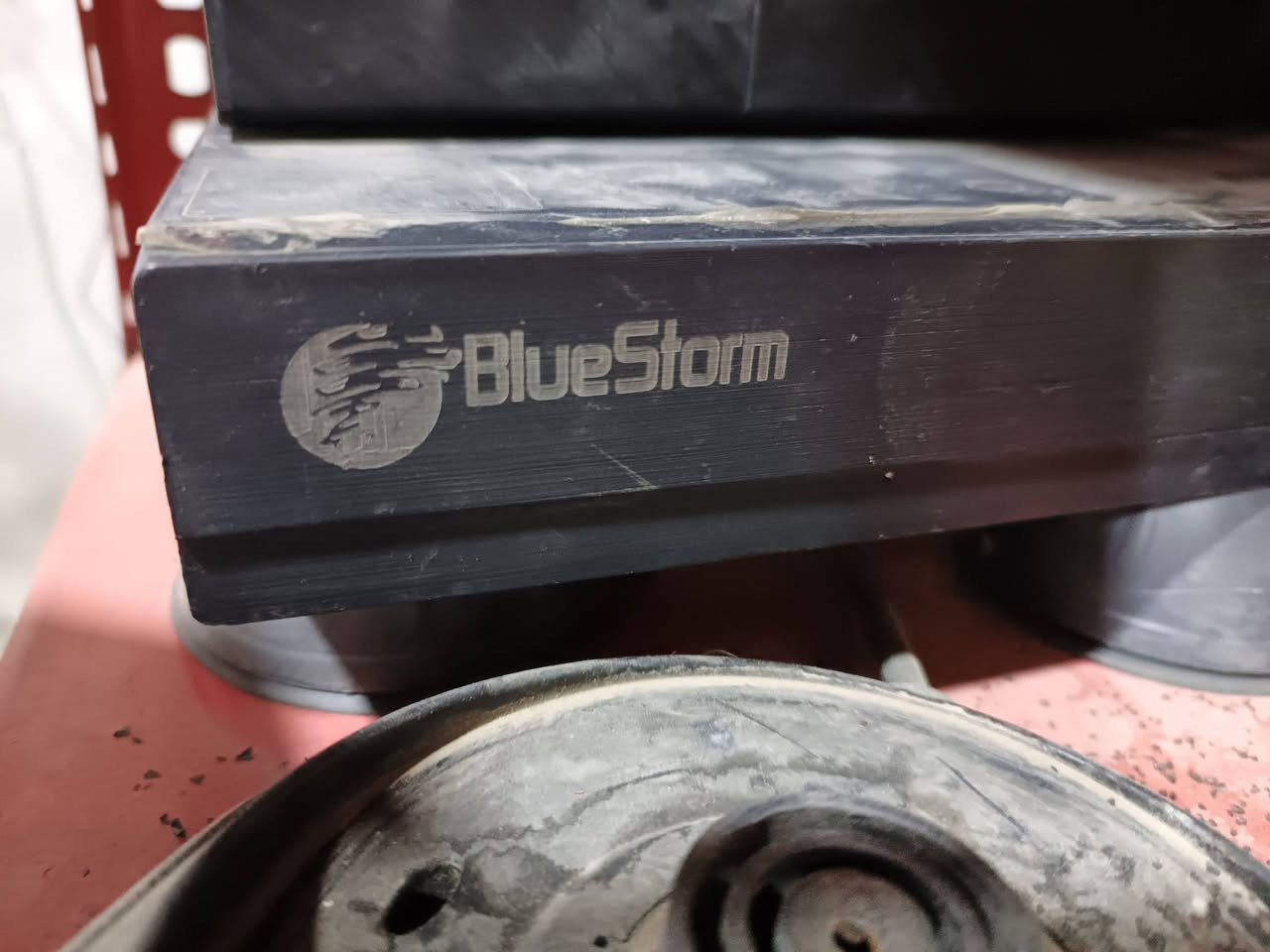 📢 للبيع كامرات مراقبة سستم كامل – بحالة جيدة نوعية الشركه راقيه BIueStorm
🔹 عندي نوعيتين من الكامرات:
سستم 2 جهاز، كل جهاز يشغل 4 كامرات
النوع الأول كامرات بيها فلاش + صورة وصوت
النوع الثاني نفس الشركة لكن حجم أكبر وبيها فلاش + صورة وصوت
🔸 الملاحظات:
بيها فقط قطعه بيهن تغويش خفيف ومتقطع فتره قصيره
كامره وحدة ألوانها أبيض وأسود
حسب كلام الفني ترجع طبيعي من الإعدادات وما بيها عطل مهم
واكو صورتين مغوشه بصوره كامره بسبب تصوير مو سبب كامرات
🔹 وياهن وايرات بقياسات مختلفة، تنفع للمسافات البعيدة
📍 الموقع: بغداد – البلديات
📞 للتواصل: ***********
. متوفر توصيل لكل محافظات العراق

 سعر السستم الواحد 150 وبي مجال أرجع انوه كامره ما بيها مشاكل
