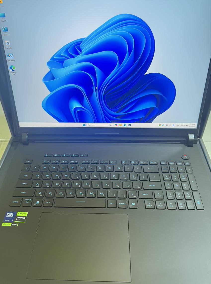 ASUS ROG Strix SCAR 18 (نسخة 2025 – الأقوى حالياً) 👇
🔥 المواصفات الأساسية

💻 الشاشة:

حجم: 18 بوصة

دقة: 2.5K (2560 × 1600) WQXGA

نوع: Nebula HDR Mini-LED — ألوان واقعية ووضوح عالي

نسبة أبعاد: 16:10

معدل تحديث: 240 Hz (ممتاز للألعاب)

دعم: G-SYNC + Dolby Vision + Pantone Validated �

estore.asus.com

⚙️ المعالج (CPU):

Intel Core Ultra 9 275HX

يصل حتى 5.4 GHz

معمارية بقوة 24 نواة (8 أداء + 16 كفاءة) وذاكرة كبيرة جداً 🔥 �

estore.asus.com

🎮 بطاقة الرسوميات (GPU):

NVIDIA GeForce RTX 5090 (نسخة قوية جدًا للألعاب)

VRAM ضخم: 24 GB GDDR7 — أداء فائق في الألعاب الحديثة �

estore.asus.com

🧠 الذاكرة (RAM):

عادة 32 GB DDR5-5600MHz (يُمكن توسعتها حتى 64 GB) �

estore.asus.com

💾 التخزين:

2 TB + 2 TB SSD PCIe 4.0 (مرتبطة بنظام RAID 0) — سرعة تخزين وتطبيقات رهيبة �

estore.asus.com

🔌 المنافذ (I/O):

2× Thunderbolt 5 (USB-C)

3× USB 3.2 Gen 2 Type-A

1× HDMI 2.1

1× 2.5 G LAN

سماعة Combo 3.5 mm �

📶 اتصال:

Wi-Fi 7

بلوتوث 5.4 

🔊 الصوت:

مكبرات صوت متطورة مع Dolby Atmos لتحسين جودة الصوت �

🔋 البطارية:

بطارية 90 WHR

⚖️ الوزن والأبعاد:

الوزن حوالى 3.3 kg 

جهاز بعده بل ضمان شركه النبع 

سعر 5مليون 800 وبي مجال 

بسبب بيع جهاز غير مستخدم وبعده بحاله وكاله 

للتواصل ***********
