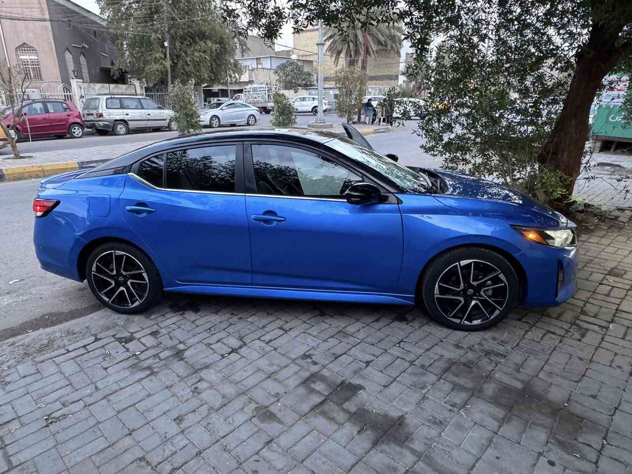 السلام عليكم ورحمة الله وبركاته للبيع نيسان سنترا موديل ٢٠٢٤ بدون لوحات دخول جديد حادث كمى موضح بلصور مواصفات sr   اعلى فئة السعر ١٣٣ الموقع افق عربية حي تونس للأستفسار ***********
