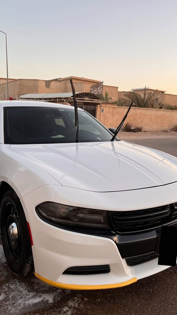 إعلان بيع سيارة
النوع: جارجر بوليسي
الموديل: 2021
Police :الفئة ا الوصف
المحرك: 6 سلندر 3.6
القير: قير 5 سرعات أوتوماتيك
اللون: ابيض
الاستيراد: امريكا
الممشى: 85كم
الحالة: السيارة بحالة طيبة وما تحتاج شي 
الفحص: لا يوجد
ملاحظات إضافية:السياره ضربه صندوق مثل ما موضح بالصورة.
السعر: 230
للتواصل: ***********
