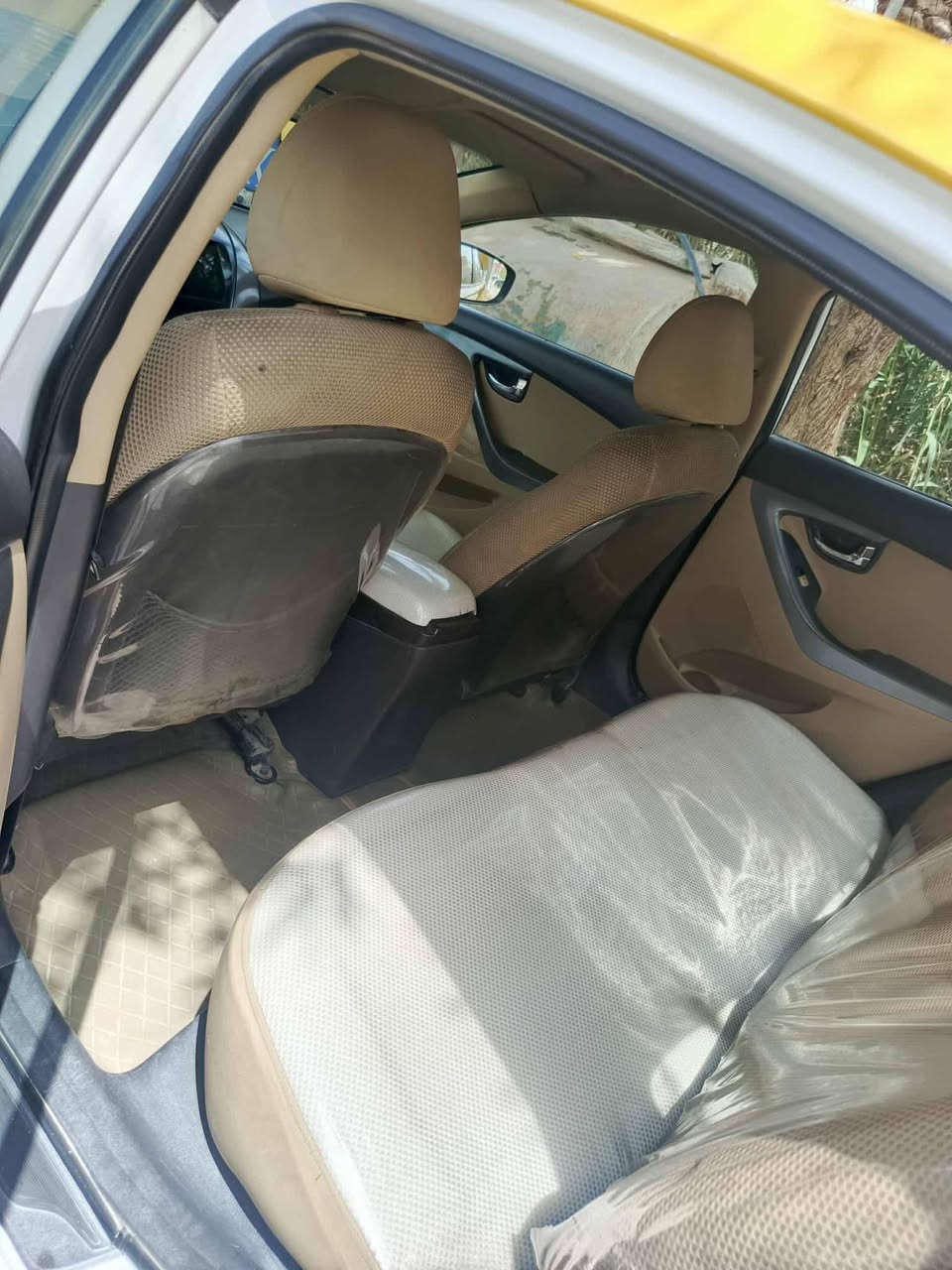 سلام عليكم ورحمة الله وبركاته ألنترى 2012جديده بمعنى الكلمه اريد مراوس بالانترى بيضه مع الفرق ***********
