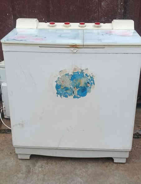 السلام عليكم غسالة للبيع نظافه فول ١٣ كيلو شغالة عل فحص السعر 100 بيهة مجال بسيط خاص  مفتوح مكاني بعقوبه المفرق اتصال ***********
