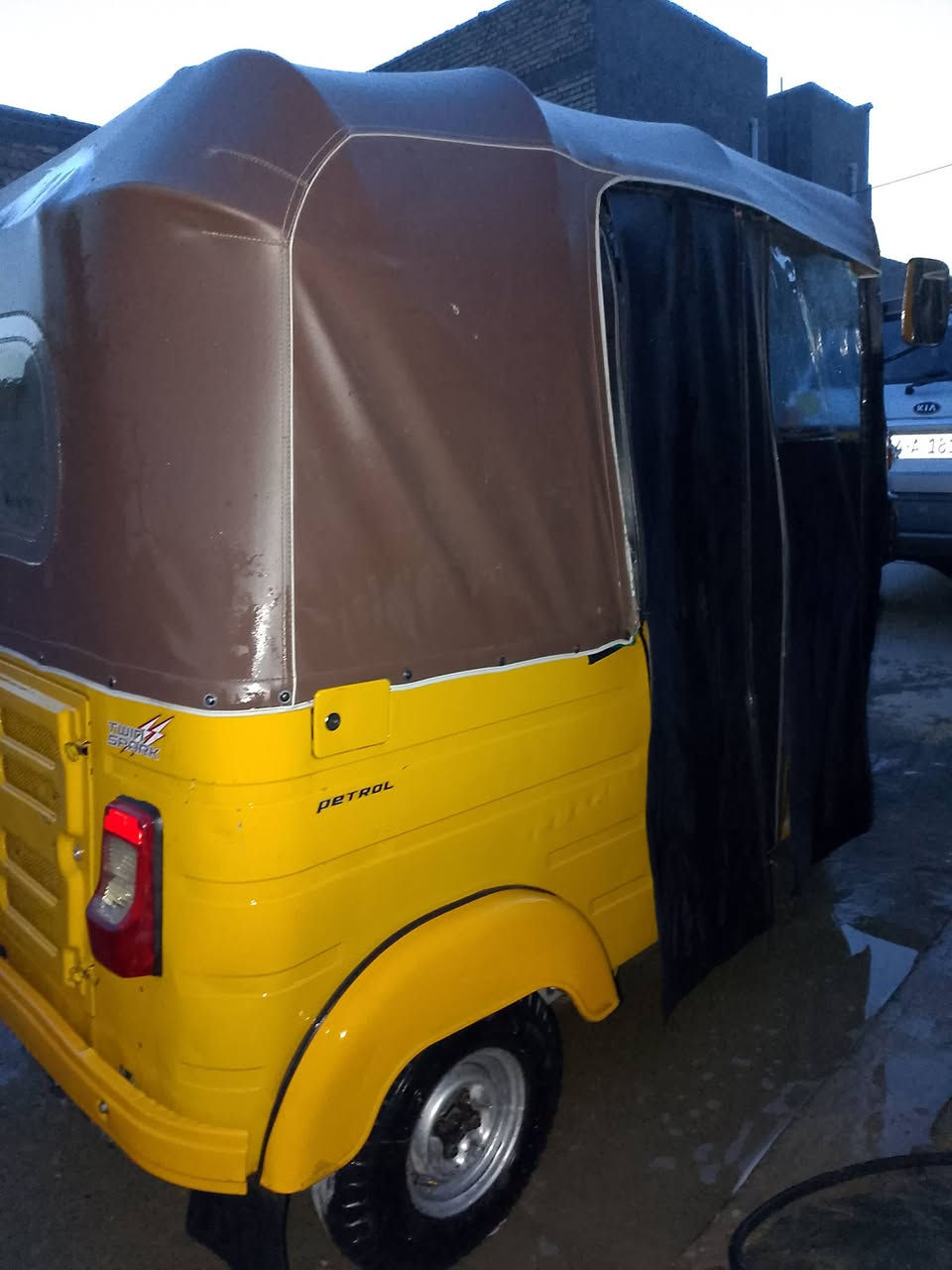 تكتك 20 كفاله رقم وسنويه السعر 7وبيه مجال المكان حي الكوفه الرقم ***********
