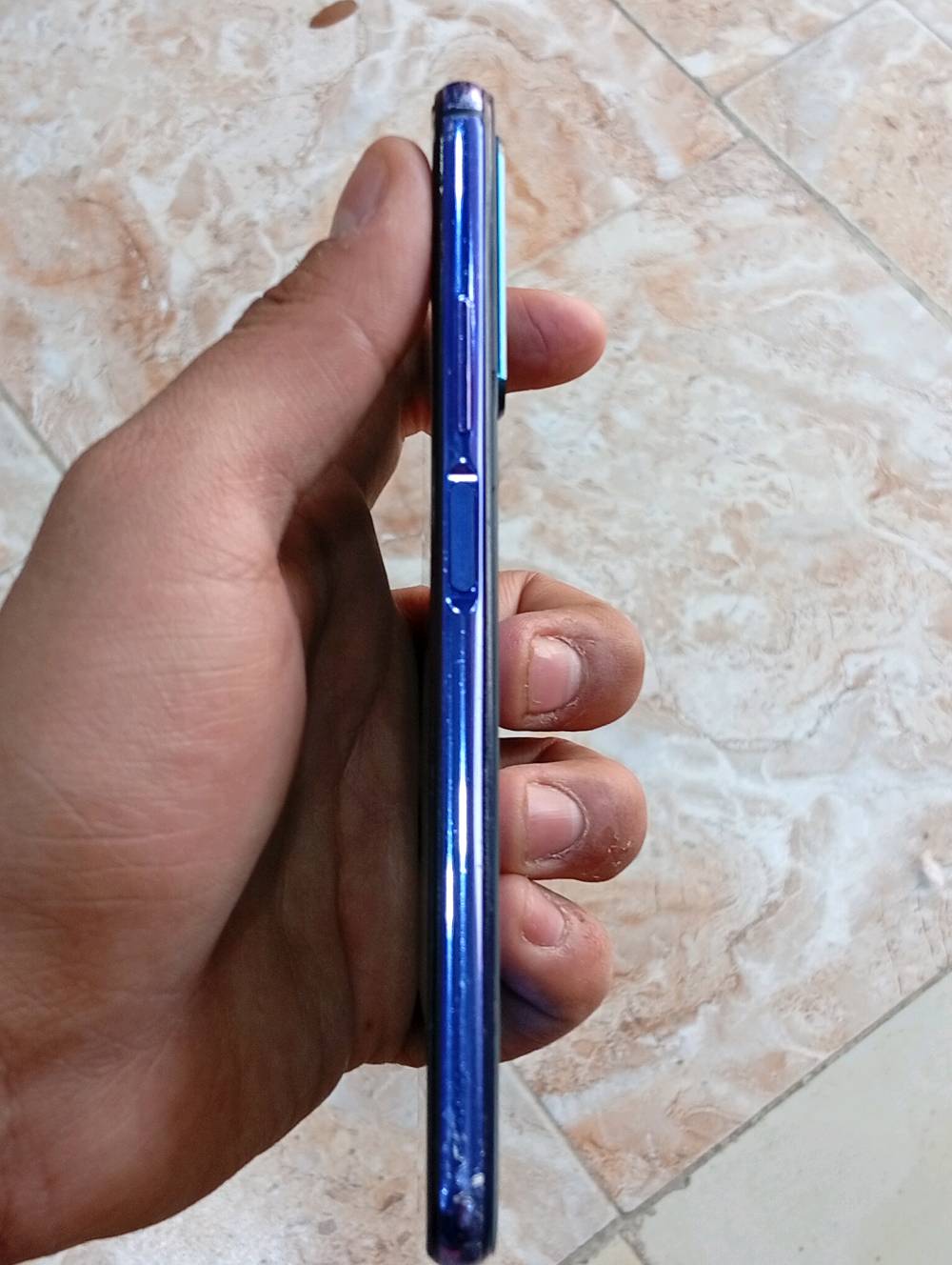 جهازين واحد يحتاج سوفت وير ناسي الرمز والجيميل والثاني يحتاج شاشة 