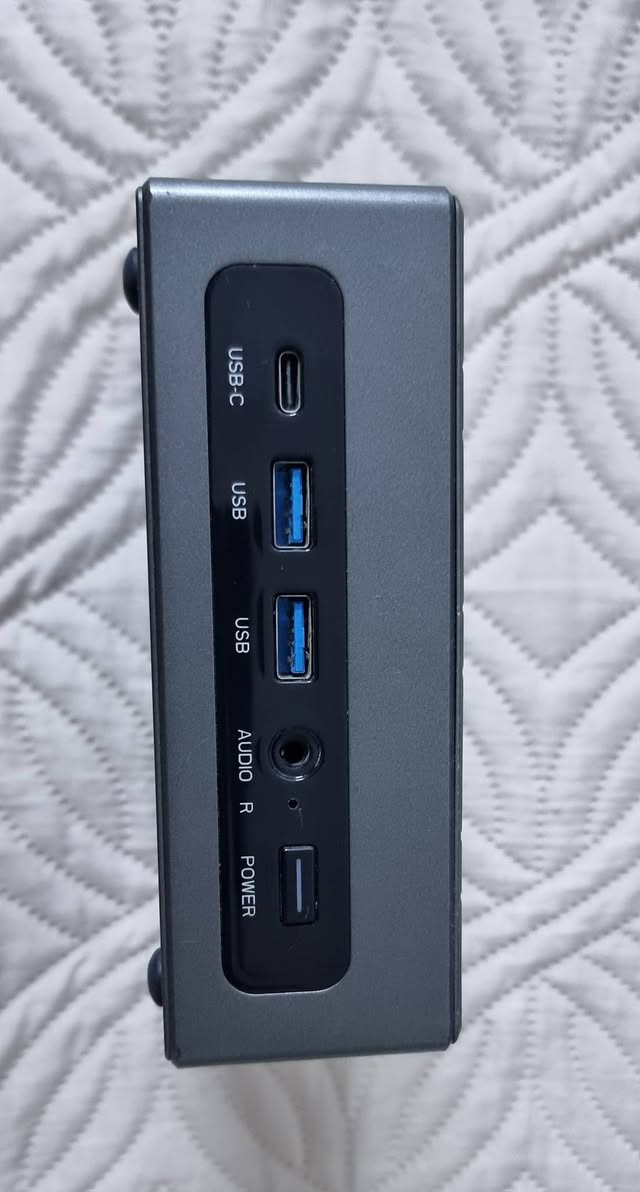 بي سي مني عاطل
للبيع pc mini  شغلته مااشتغل عاطل
بدون هارد ورام ومابي شاحن فقط كارتون
معالج كوراي 7 جيل عاشر
ابيعه ع وضعه فحم وعاطل 
50 الف نهائي
بغداد /مدينة الصدر / ***********
