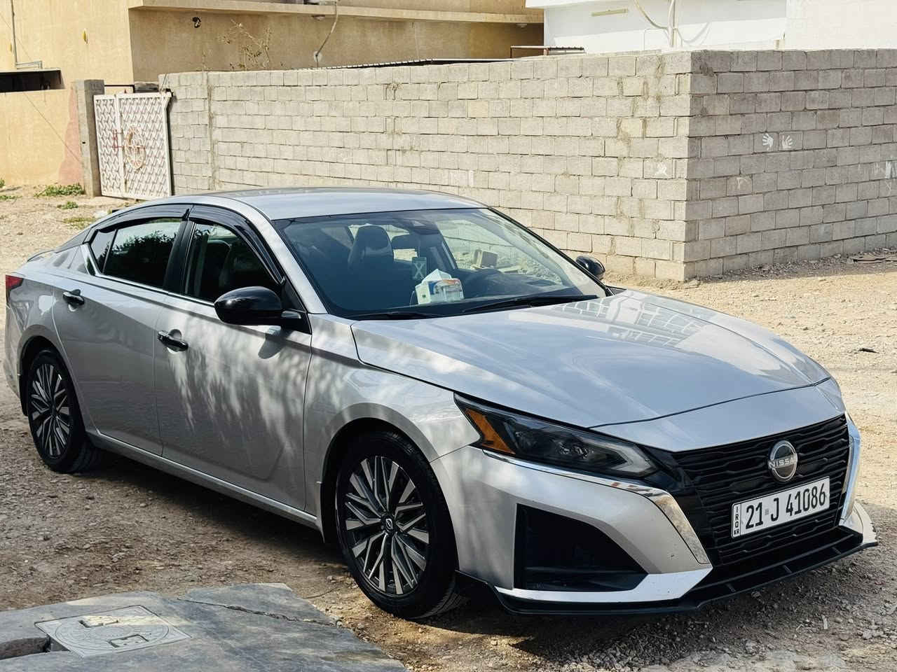 Nissan Altimma 2023
نيسان التيما فئه SV 
محرك: -2500 (4 سلندر ) 
شاشه كبيره 
بصمه
تشغيل عن بعد
تحديد سرعه 
رادار امامي وتوقف ذاتي 
رادار خلفي وتوقف ذاتي 
نظام تنبيه خروج عن المسار
كشن كهربائي 
حساسات خلفيه 
لايتات زينون
تحكم استيرن جهتين 
كامره خلفيه دواره 
لد نهاري امامي 
رقم سليمانيه دولي سنويه جديده الى نهايه  
هزه وبراد كله جديد / تخم تايرات جديد 
ماشي / 78ميل وقابل للزياده 
الضرر / جاملغ وربع بنيد صبغ و صوره الحادث مرفق بالمنشور (بدون ارباك)
السياره بأسمي تريد تحويل تريد وكاله حاضر 
السعر المطلوب 170 وبي مجال
مكان السياره / ديالى قضاء
***********
*********** 📱
