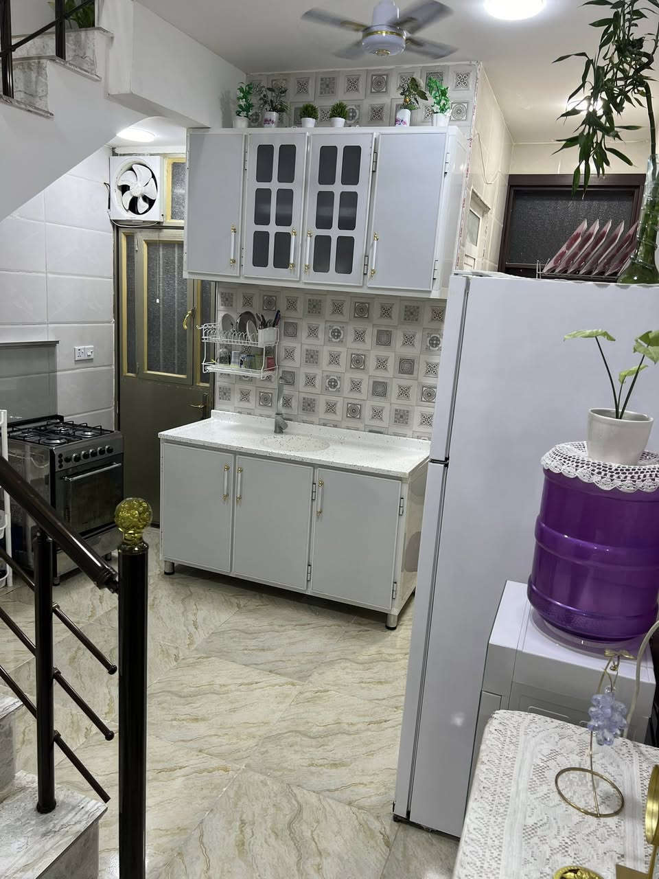 من رخصة ادارة الگروب ..
🔴 بيت 63 م للبيع  في سبع ابكار نهاية شارع منتزه الهبي دي للبيع ملك زراعي انذار كاتب عدل  .
🔴عرض الشارع ٤م  و تتوفر كافة الخدمات . 
تفاصيل البيت :
الطابق الأول:- استقبال + مطبخ + غرفة +  خدمات صحية .
الطابق الثاني :- غرفتين نوم + خدمات صحية + بيتونة + سطحين.
السعر. 135 . 
📍الموقع:- سبع ابكار شارع الدب  قرب مدرسة نور الايمان.
للاستفسار ☎️ : ***********
