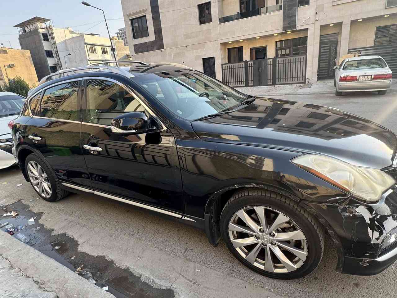 انفنتيQX50 موديل 2017
محرك 6 سلندر / 3700
رادار 360/اربع كامرات
بصمه ابواب
كشنات تدفئه كهربائي خزن ميموري
فتحه سقف
ماشيه 75الف ميل
وارد امريكي حادث موجود في الصور  
السعر 128ورقه وبيها مجال 
 بغداد اليرموك
الرقم ***********

