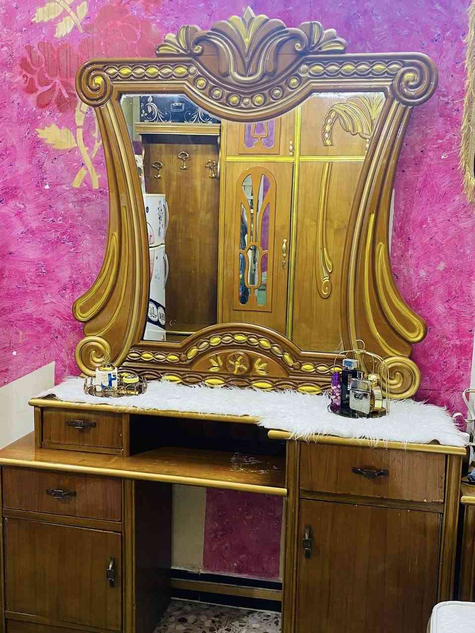 جرباية مع ميوزه صغار 
وميز تواليت ابو المرايه السعر١٥٠ 🤍نضيفات ولبيع لغرض المكان الصغير


**إذا كنت صاحب هذا الإعلان وتريد حذفه لأي سبب، رجاءا أرسل رسالة إلى الدعم الفني**