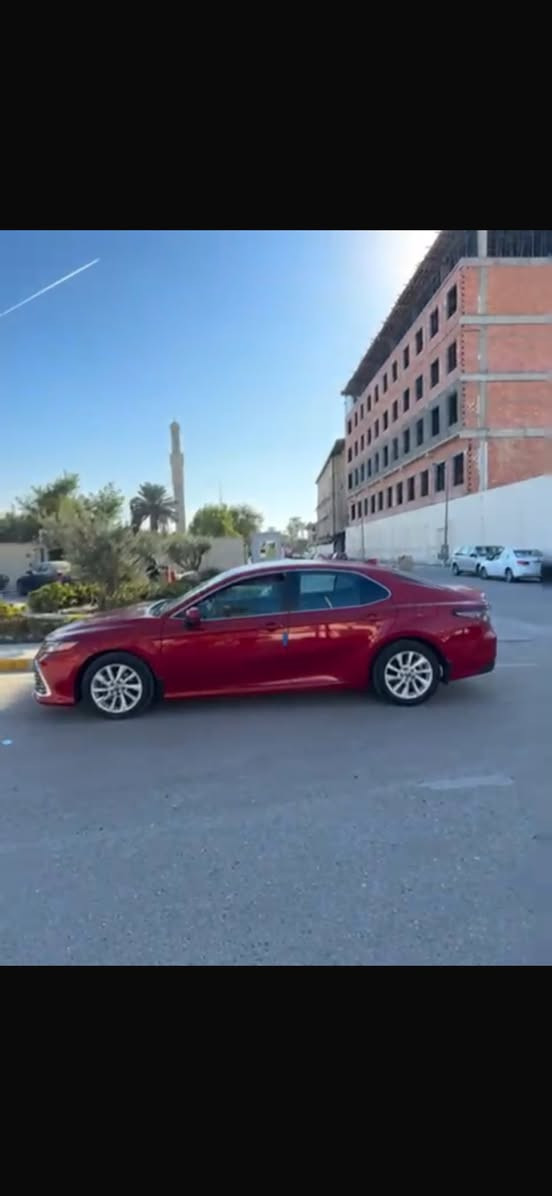 السلام عليكم كامري للبيع وارد امريكي حادثها بنيد صبغ فقط مرقم ماشيه ١٣ الف فئه السياره LE والسياره جاهزه اي نقص مابيها والسياره موجوده في منطقه اليرموك الاربع شوارع للاتصال ***********
