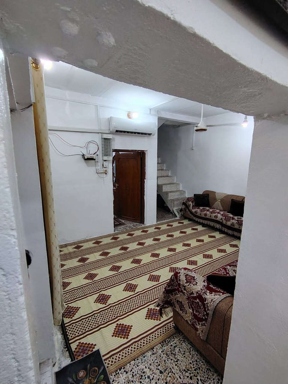 دار للبيع مساحته 105 متر طابقين طابو زراعي وقرار محكمة مرقم بتطويب تفاصيل البيت طابقين الطابق الآۆلْ استقبال وحمام خارجي ومطبخ وصالة وغرفة وطابق الثاني غرفتين وحمام وصالة ومخزن موقع البيت نجف شارع المطار الجديد حي صدر ثالث قريب من شارع فدك سعرة 40 مليون للاستفسار ***********
او مراجعة المكتب 📍شارع المجمعات قرية الغدير الثانية بلوك ١٩ دار ١٢ مقابل شارع مجمع الاميرات الثانية السايدين
