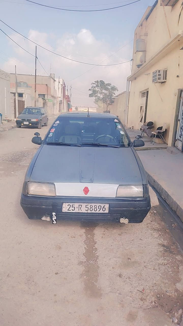 سلام عليكم
شباب عندي سياره رينو حجم 19 المرغوب
اذا اكو مراوس اراوس حسب القناعه 
لبيع شرط التحويل 
رقم دولي كركوك 
دفتر بانزين بيها 
كير محرك شرط لاصرف وله بخار 
سنويه نافذه لغايه (2030) 
شاشه +كامره سستم سماعات 
كهربائية كلها شغاله  
صدر جديد ٤تايرات جدد
باتري جديد 
((مكاني كركوك)) سعرها (26)  وبيها مجال لطيبين ***********
