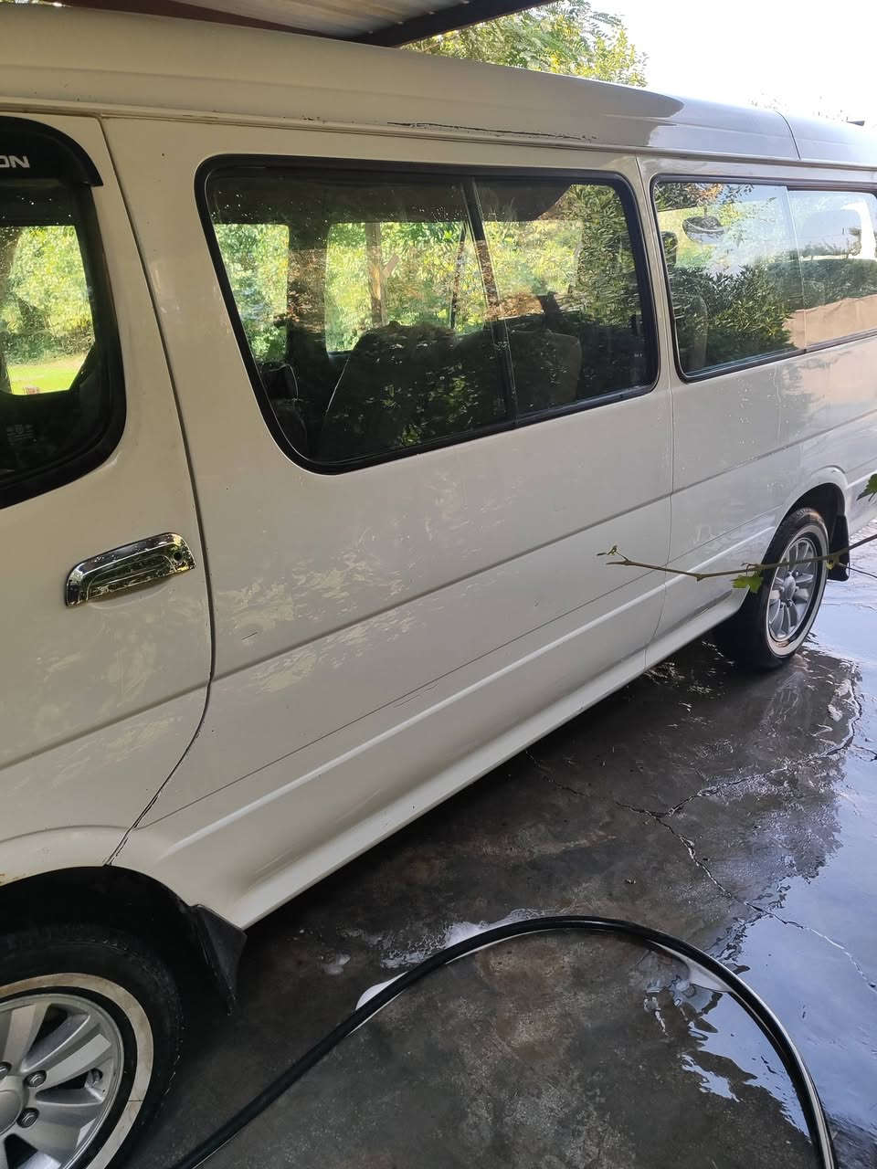 سلام عليكم جنبي H1موديل 14مكفوله من الصبغ والضربه القويه كير اكسل محرك مكفول بيه شخط وره الباب سلايت السعر 88وبيه مجال العنوان المدائن سلمان باك رقم ***********
