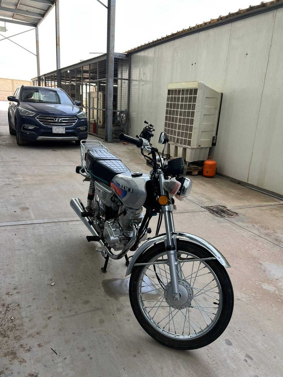 السلام عليكم دراجه نامه 4 كير 
صارلها شهر ونص نازله من شركه مشتغله بس عشر ايام 
دراجه كلش نظيفه وحلوه وبل واقع احلى من صوره 
مشكله بيها فقط برغي دبل ساحك مثل ما موضع بصور ويطلعوله سن بخمسه
راعيها شرعي موجود ومنفيس موجود اصوليه دراجه 700 الف وبيها مجال قليل 
مكانها بغداد 
***********
