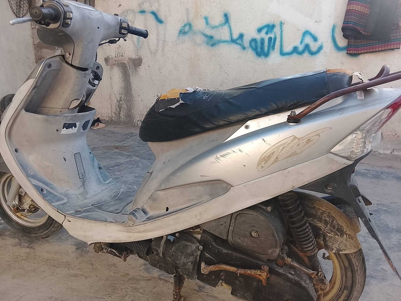 السلام عليكم دراجه للبيع رمبه صالي سبوع من خذيته اول تبديله دهن... 900سعر بتنومه


**إذا كنت صاحب هذا الإعلان وتريد حذفه لأي سبب، رجاءا أرسل رسالة إلى الدعم الفني**