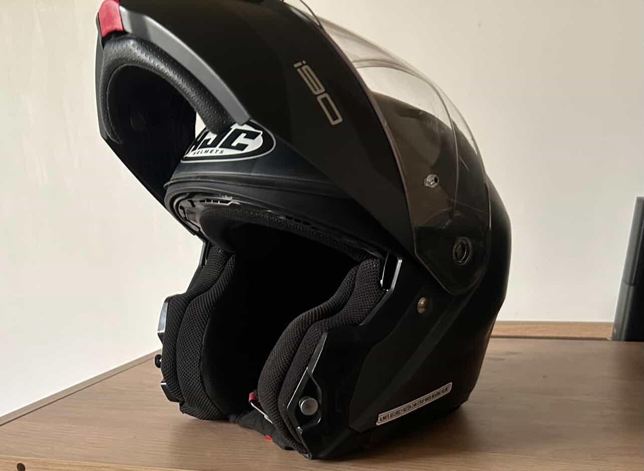 للبيع خوذة HJC أصلية
موديل i90 فتحه من الامام  (Flip-Up)
مقاس M
نظيفة كلش وجديدة ويا الكرتون
معتمدة DOT وEce مريحة للسفر والمشاوير
ماركة معروفة وجودتها عالية
السعر 360 الف 
للتواصل /***********
