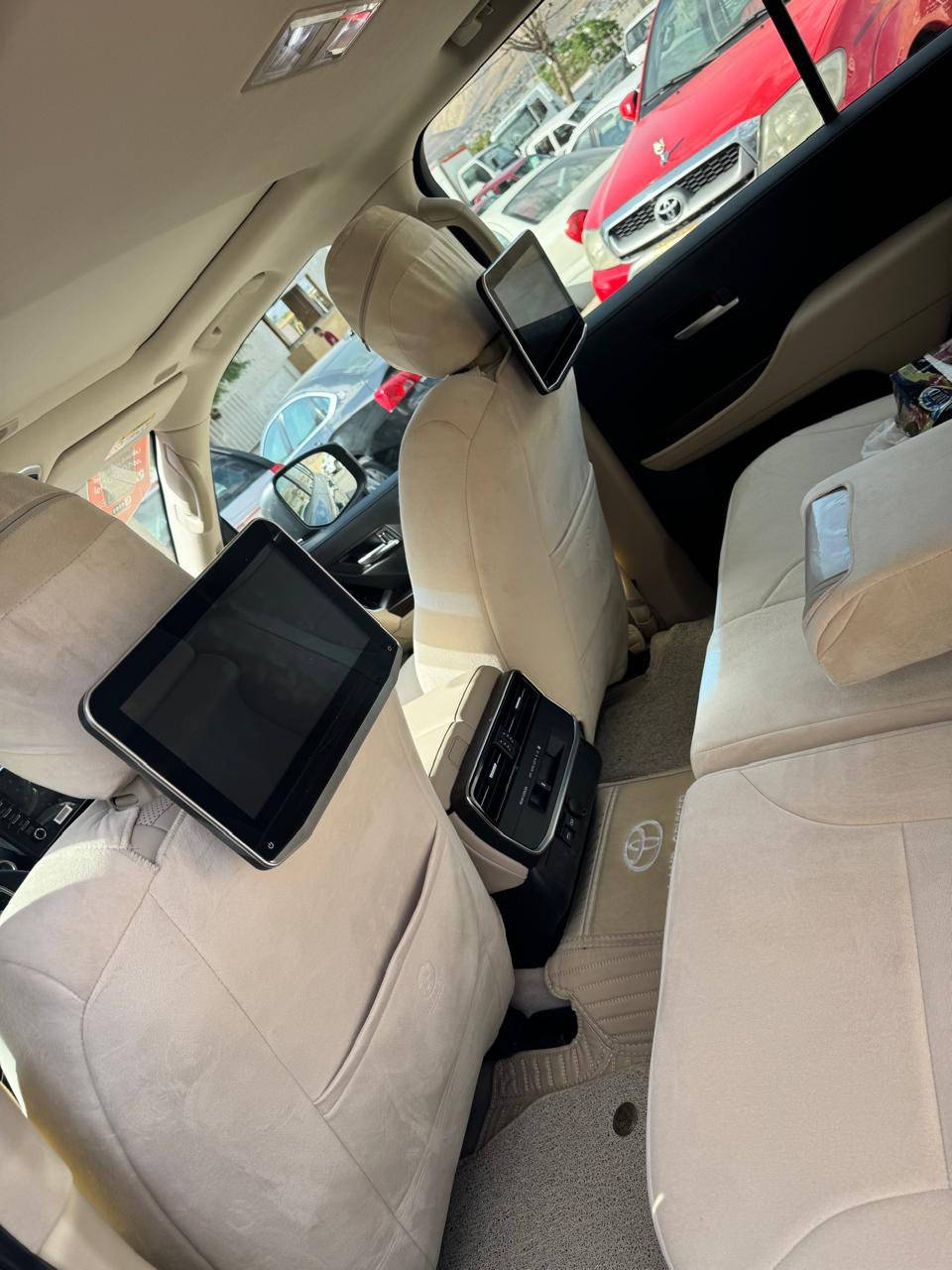 بسم الله الرحمن الرحيم
تويوتا لاند كروزر ٢٠٢٤ شركة جهان
مواصفات لمتد
٦ بستن تنفس طبيعي 
ماشي ٢١٠٠٠ الف كيلو 
دعامي لي دعامي شرط
رقم اربيل مكان دهوك 
***********
