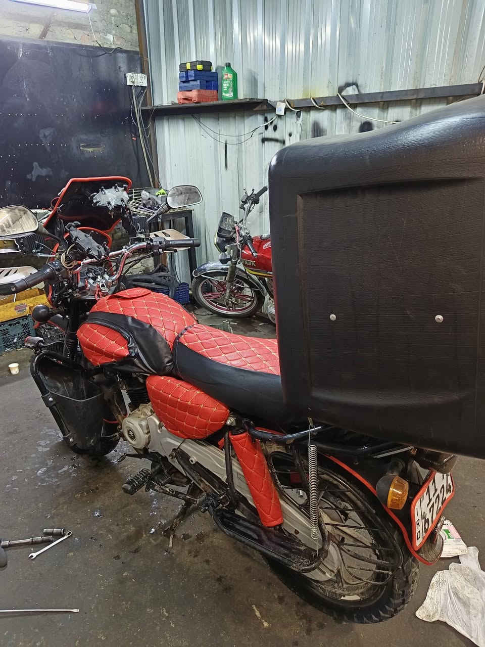 بوكسر للبيع موديل 22
رقم وسنوية بغداد بأسمي مجفته تجفيت شركة مصار اسبوع بيها 
لايت زنون
بروجكترات
بگ لايك لد
اشاير لد
دشبول الكتروني
زوج تايرات جدد 
السعر ب 2050 مليونين وخمسين بيها مجال مكاني بغداد الغزالية
*********** موجود واتساب
