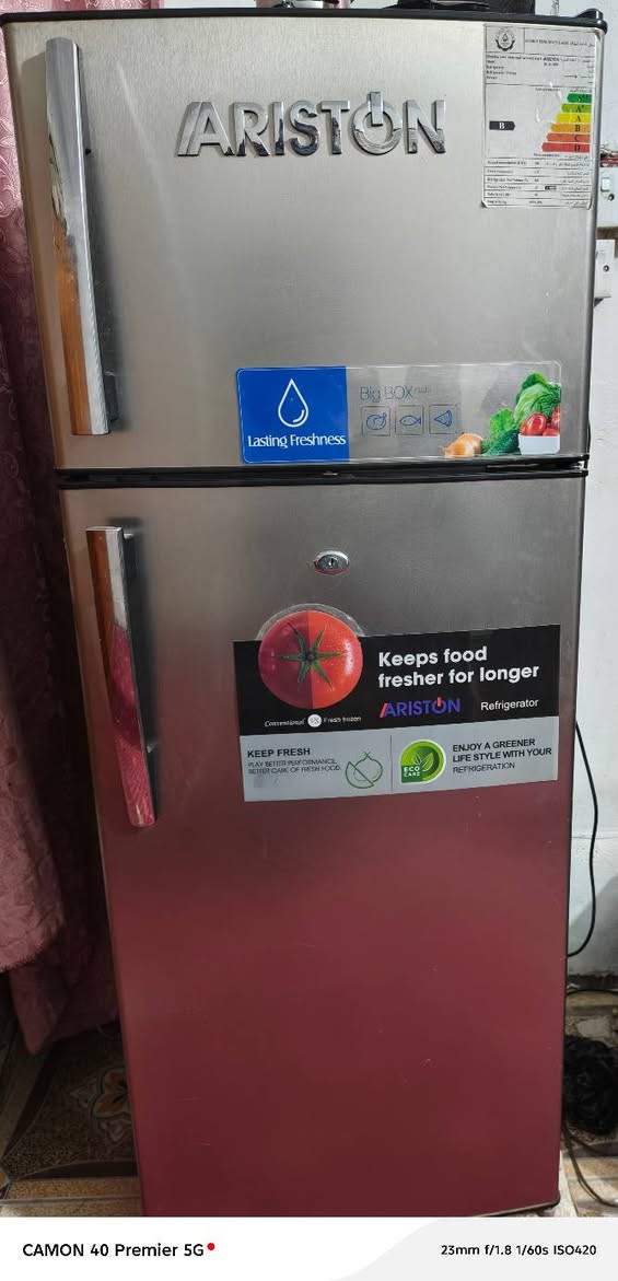 مكلف بالنشر 
غراض للبيع  ثلاجة جديدة و نظيفة استعمال قليل 350 قفل
الكنتور و الزاوية الوحده على 20 و بيهن مجال قليل
 الشراي اتصل او راسل واتساب ع رقم ***********
