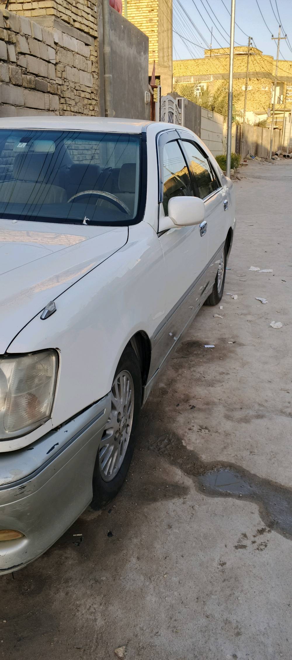 كصتها جنطه مكينه وكير وحداديه طخم تايرات منظومة زنون كرستال كشنات اربعتهن كهربائي سويج بصمه بيها  تلحيضات بسيطه  البك لايت مكسور يرادله تبديل والدعاميات الاماميه والخلفيه يرادلهن ترتيب مثل ماتشوف بصوره غرفتها بجيس وبديها كلش نظيف بيه ارقام الماني حفر متومه وسنويه