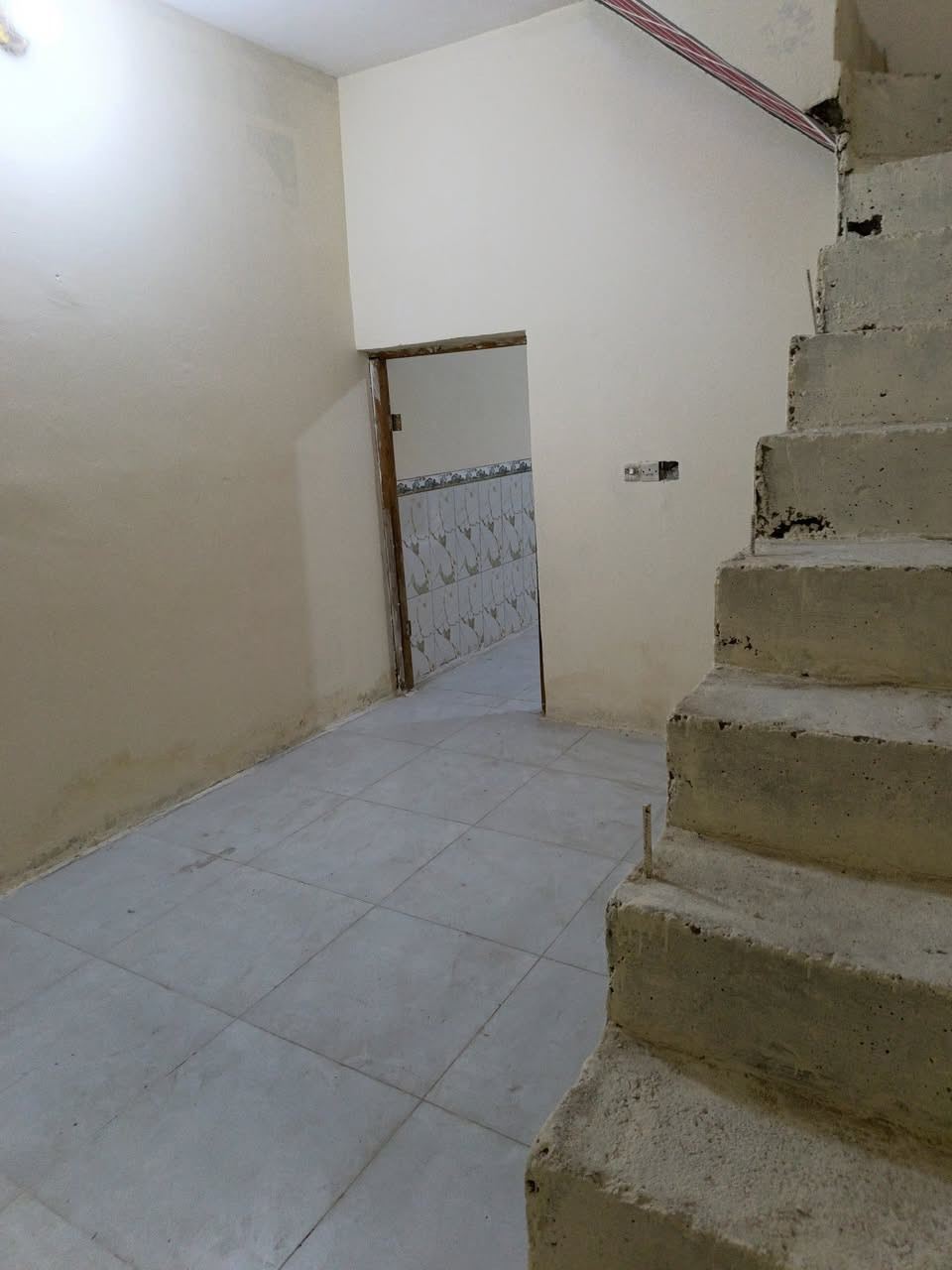 سلام عليكم بيت لليجار مساحه 50م بدايت شارع ابو احمد شارعه مقابيل الفرن داخل فرع بين شارع ابو احمد وشارع ابو مجيد للستفسار اكثر ***********
