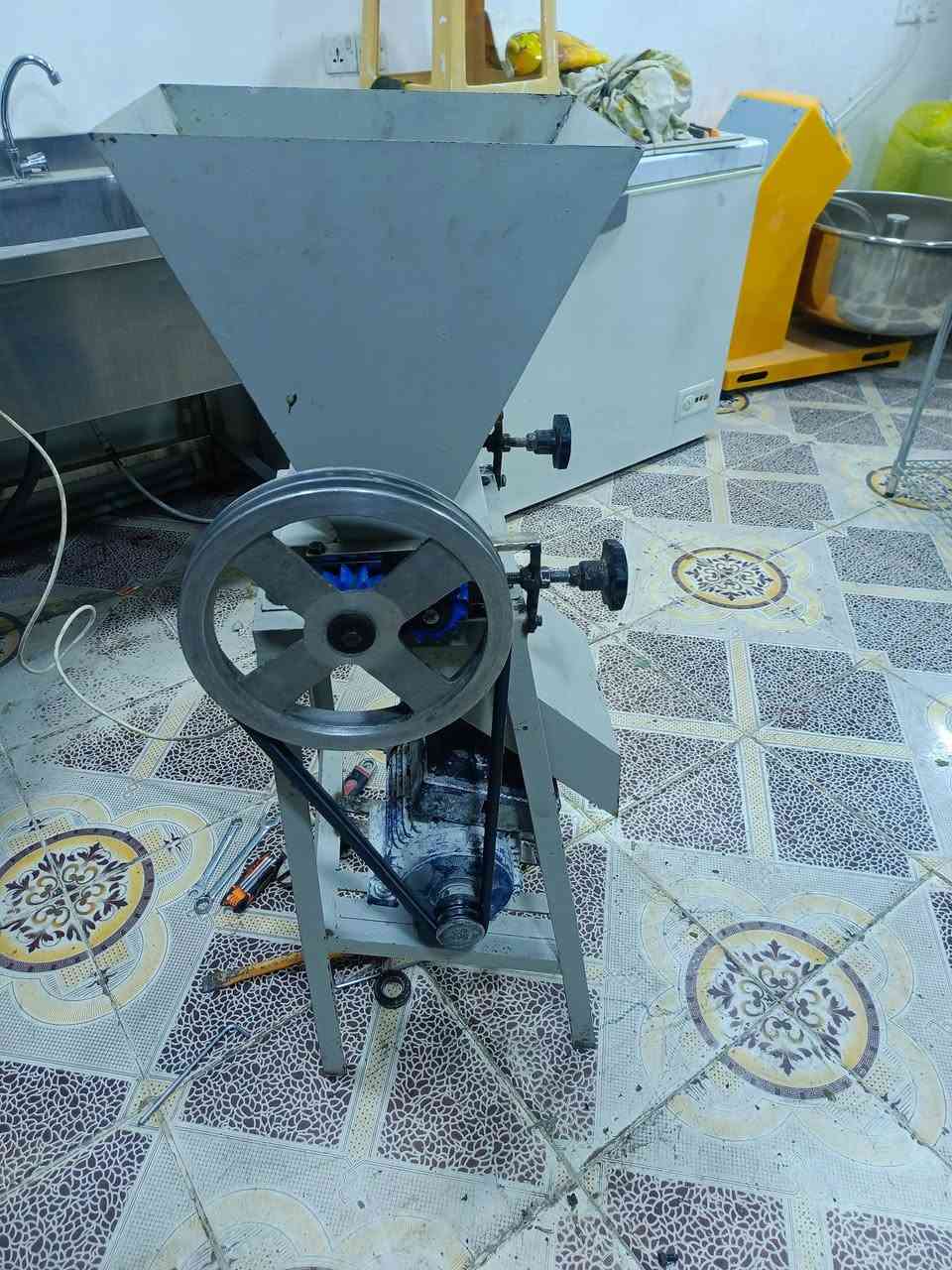 متاح كسارة فستق جيدة بسعر مناسب  ..*********** مكان كركوك
