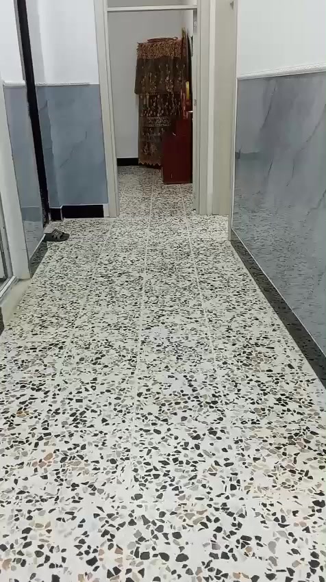 عرض ناري 
بيت للبيع المساحه 200 متر الواجهه 10 ونزال 20 متر البيت طابق واحد مع بيتونه كبيره مسكوفه بسندوش البيت بناء طابوق درجه اولى الارضيه كاشي درجه اولى السقف جبس بورك من البدايه للنهايه مع لدات كهرباء درجه اولى..تأسيس كهرباء درجه اولى كلها وايرات الفنار السعودي مع فصل السبالت والكيزرات 
تاسيس مجاري كلها درجه اولى مع ضمان الجوده مع تأسيس غاز للمطبخ الحار والبارد ..
يتكون البيت من غرفتين وصاله كبيره ومطبخ حار وبارد من ضمن الصاله وحمام داخلي ويوانيه ومدخل وحمام خارجي كلها سيراميك درجه اولى مع درج داخلي مع محجل الدرج درجه اولى 
الكرسته كلها درجه اولى البيت تم إنجازه قبل كم شهر..
وزارة البيت كلها بديل رخام درجه اولى 
عنوان البيت قرب الجسر يبعد عن شارع 60 أقل من 100 متر بشارع مكتب التقوى للحج والعمرة 
شارع البيت 10 جنس البيت زراعي مشمول بقرار مجلس الوزراء 320 وبي معامله تطويب وكشف مساح كامله باسمي 
البيت كلفني بناء وارض 110 مليون عدا ونقدا 
البيت معروض الان 87 مليون 
المنطقة طيبين وأهل الفلوجه الاصلين 
سبب البيع أقاربي بالجغيفي الثانيه واريد اسكن يمهم 
للتواصل الخاص مفتوح او الاتصال بالرقم *********** اتصال وواتساب تواصل وبيك خير وتدلل

اخوان ملاحظه مهمه البيت الأبيض الكامل هذا نموذج لبيتي عند اكمال الطابق الثاني
