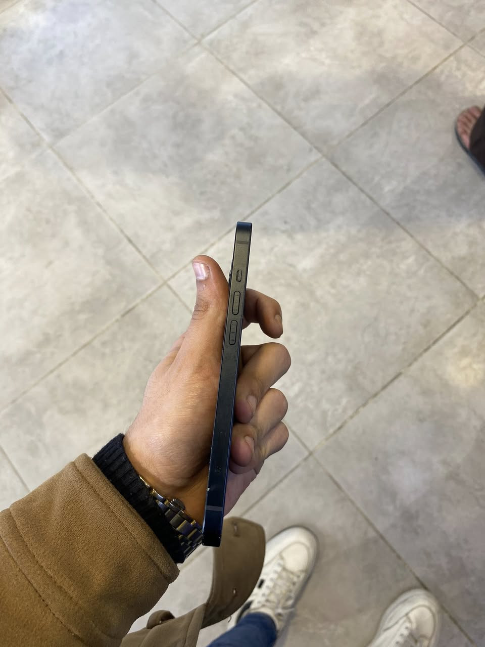 ايفون 13عادي عربي ذاكره 128بطاريه 86مفطور الضهر فقط كله مكفول وكله شغال صوت اتصال انترنيت كامرات بصمه وجهه كله مكفول السعر 360قفل عنواني بغداد الدوره ***********واتساب وخط
