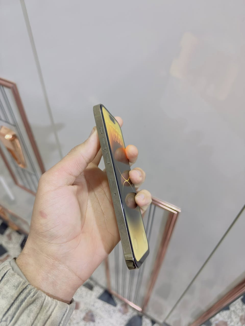 للبيع ايفون 14 بروماكس
ذاكره 256 
بطاريه 95 
جهازي بلادي
فقط مبدل شاشه عاديه 
السعر 650 الف بي مجال بسيط للشراي  
واتساب فقط ***********
