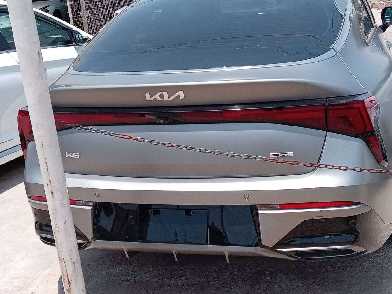 السلام عليكم كي 5 موديل 2025 وارد أمريكي فول مواصفات حادثه مبدل بنيد الباقي كله جديد السعر (190$)بيه مجال  للاتصال ***********
