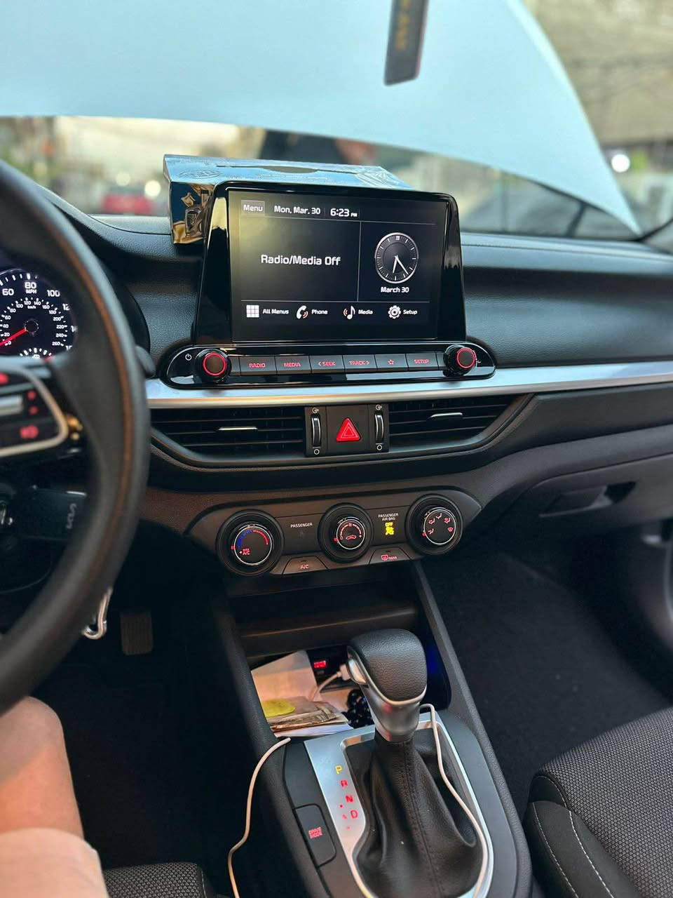 السلام عليكم 
كيا فورتي موديل 2023 للبيع 
موصفاته معروفه والسياره حادثه شبه الكلين بدون صبغ 
ماشيه 45الف رقمته قبل فتره وبسمي سياره بدون نقص تخم تاير صدر ماملعوب بيه جديد صور الحادث موجوده مكاني الشعب السعر 155 ومجاله بصيط ‭0770 294 4022‬ بغداد, العراق
