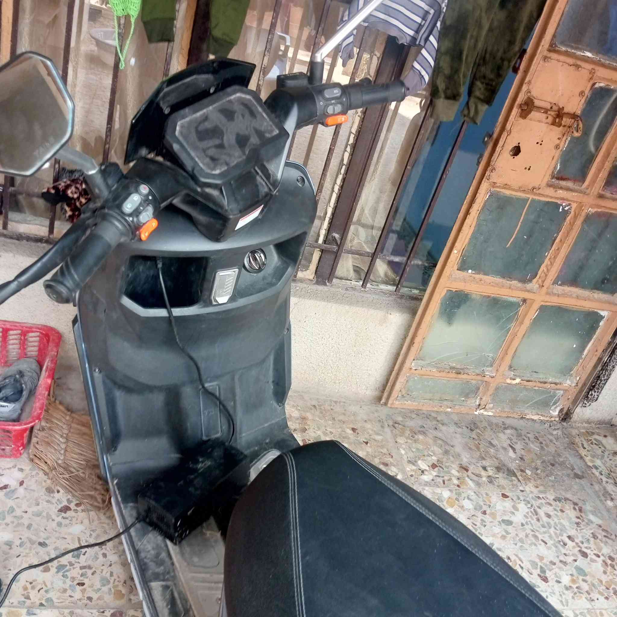 سلام عليكم دراجه شحن لبيع دراجه ريان 6 باتريات ونضيفه صارلي شهرين من اخذتهه صارت علية بمليون وستمية بل اقصاد اريد ابيعهه سعر الدراجه 950 قفل الي يريد يتواصل ***********
