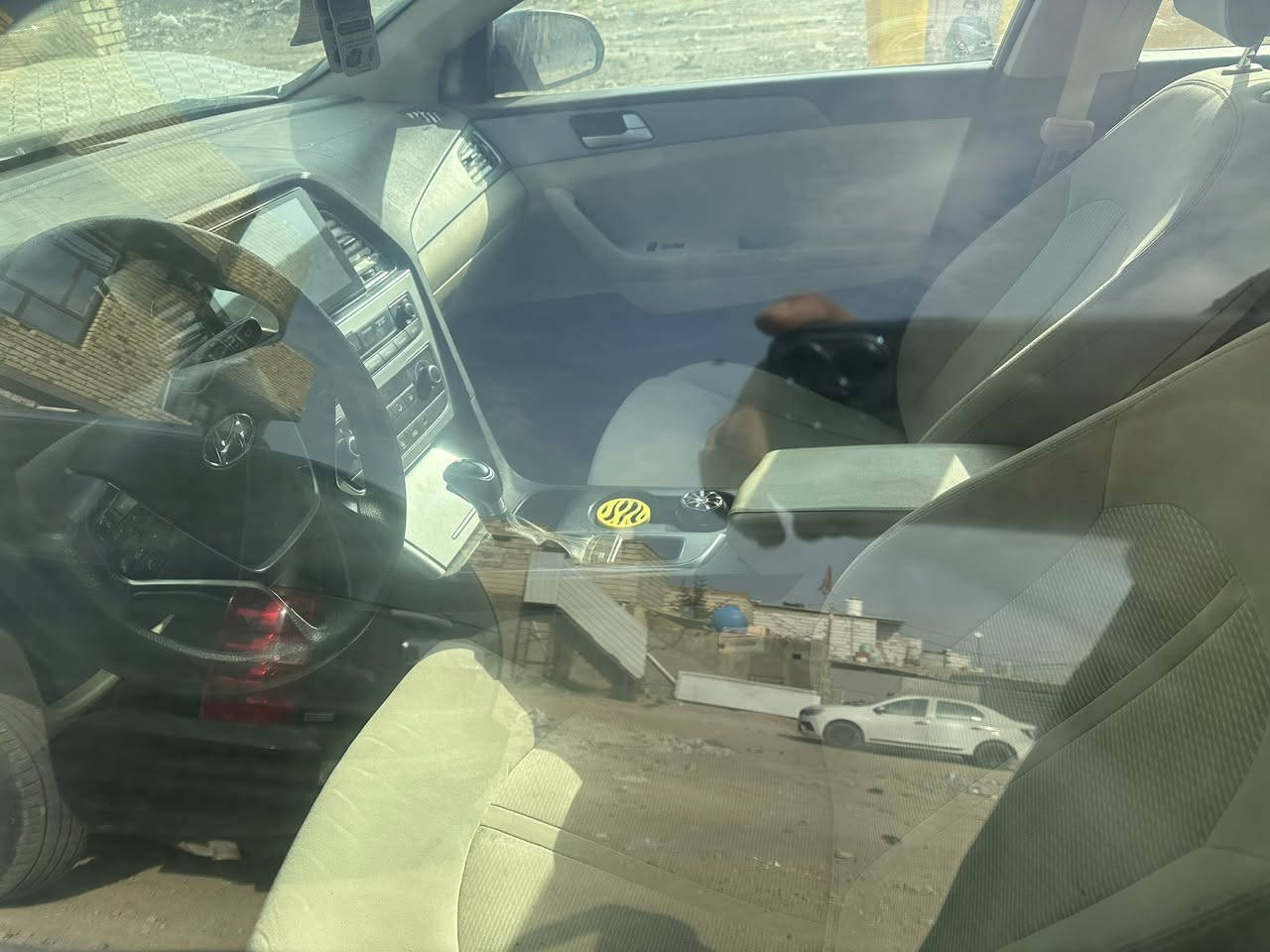 سلام عليكم سوناته للبيع موديل 2016 أمريكي  مكان ناصريه  رقم الهاتف ***********
