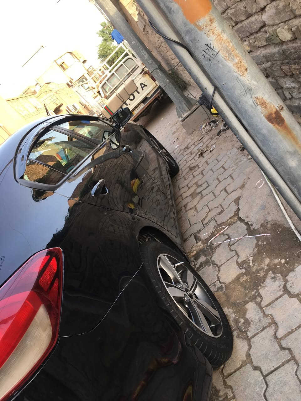 السلام عليكم
كيا فورتي موديل 2018  محرك 2000 دوش
حادث واضح بالصور تبديل قبق جنطه وتصليح الجاملغ فقط باقي السياره ليبل واحد بدون ايرباك 
بجم كبس شركه /بيها صبغ قطعتين اثر شخط 
عندي الصور قبل الصبغ / شاشه كبيره بلاديه 
تحكمات ستيرن جهتين /ثلاث انظمه قياده
ايكو /نورمال / سبورت / تبريد ثلج
محرك گير مكفولات
رقم انكليزي هزه جديده بسمي السياره
بغداد الاعظميه رقم ***********
سعر 119 بيها مجال
