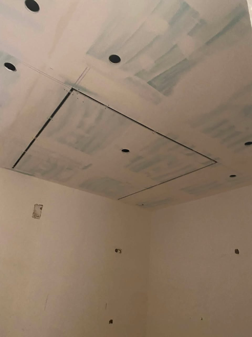 من اعمالنا. عمل كافه التصاميم. وترميم الدور السكنيه القديمه والحديثه بأجود أنواع الأصباغ والمعجون. 
إلا ستفسار واتساب 

***********

انستغرام 19dd89
تيك توك habsh484

عيون الدورة
الدوره حي الوادي
Almansour Mall - مول المنصور

