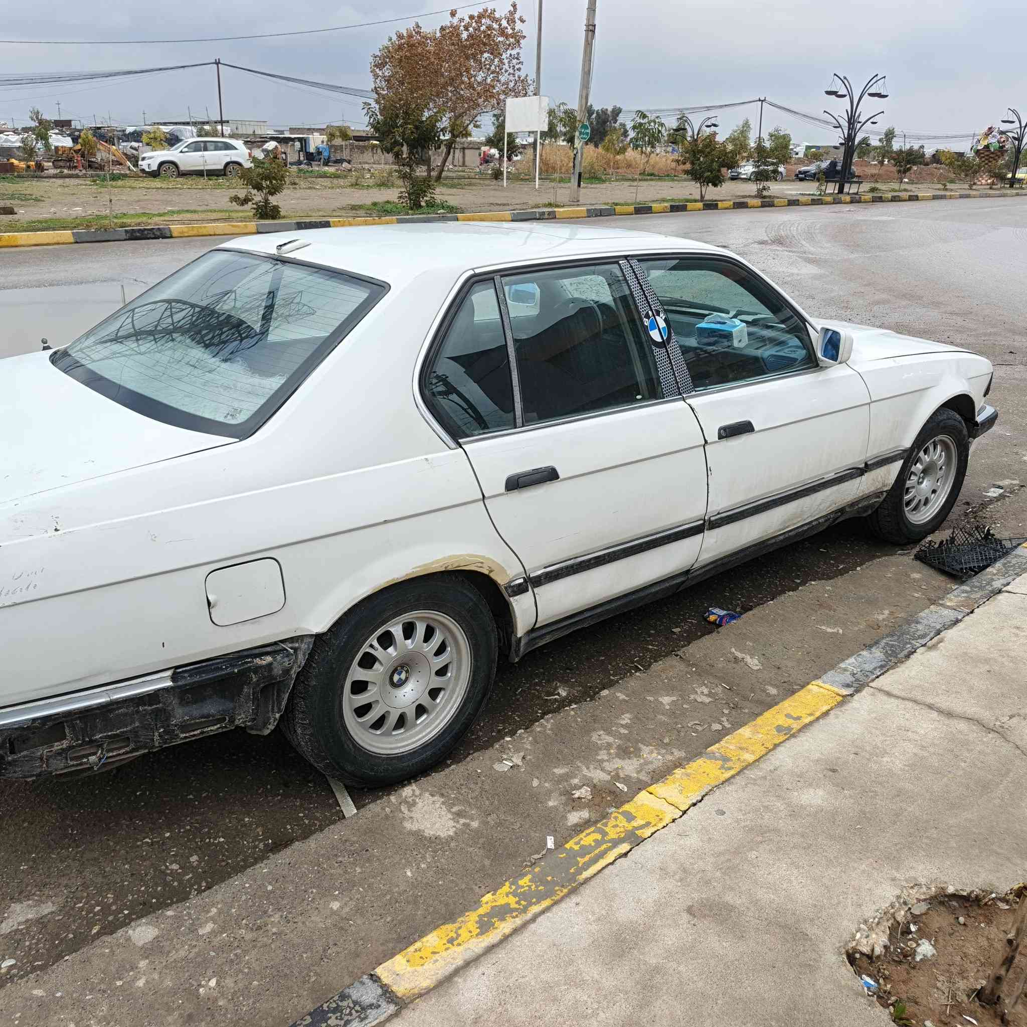 بي أم 735  محرك وكير وطخم وتواير وايرمنيه كلها شرط تدفأ تبريد شغاله
735    السعر ٣٥ وبيها مجال
***********
***********
