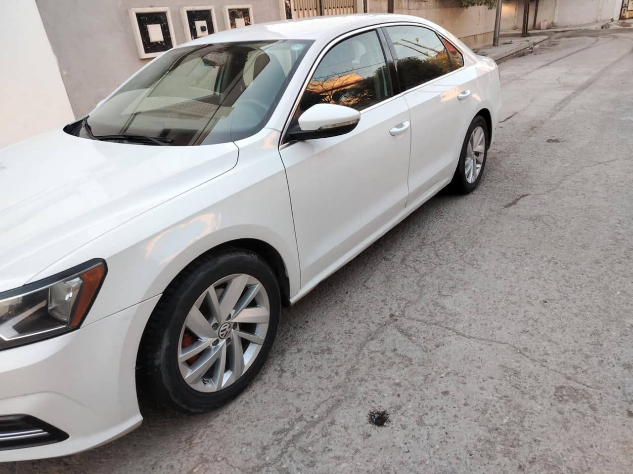 فولكس واكن باسات
موديل 2016 

سنويه ورقم جديد بسمي 

محرك 1800 تيربو 

سويج بصمه +نقاط عمياء جانبيه -+تحكم استيرن 

الحادث فقط باب الوره السايق صبغ فقط

السعر كلش مناسب  128
بيع ومراوس 

مكاني موصل ميثاق

‏‪***********‬‏
