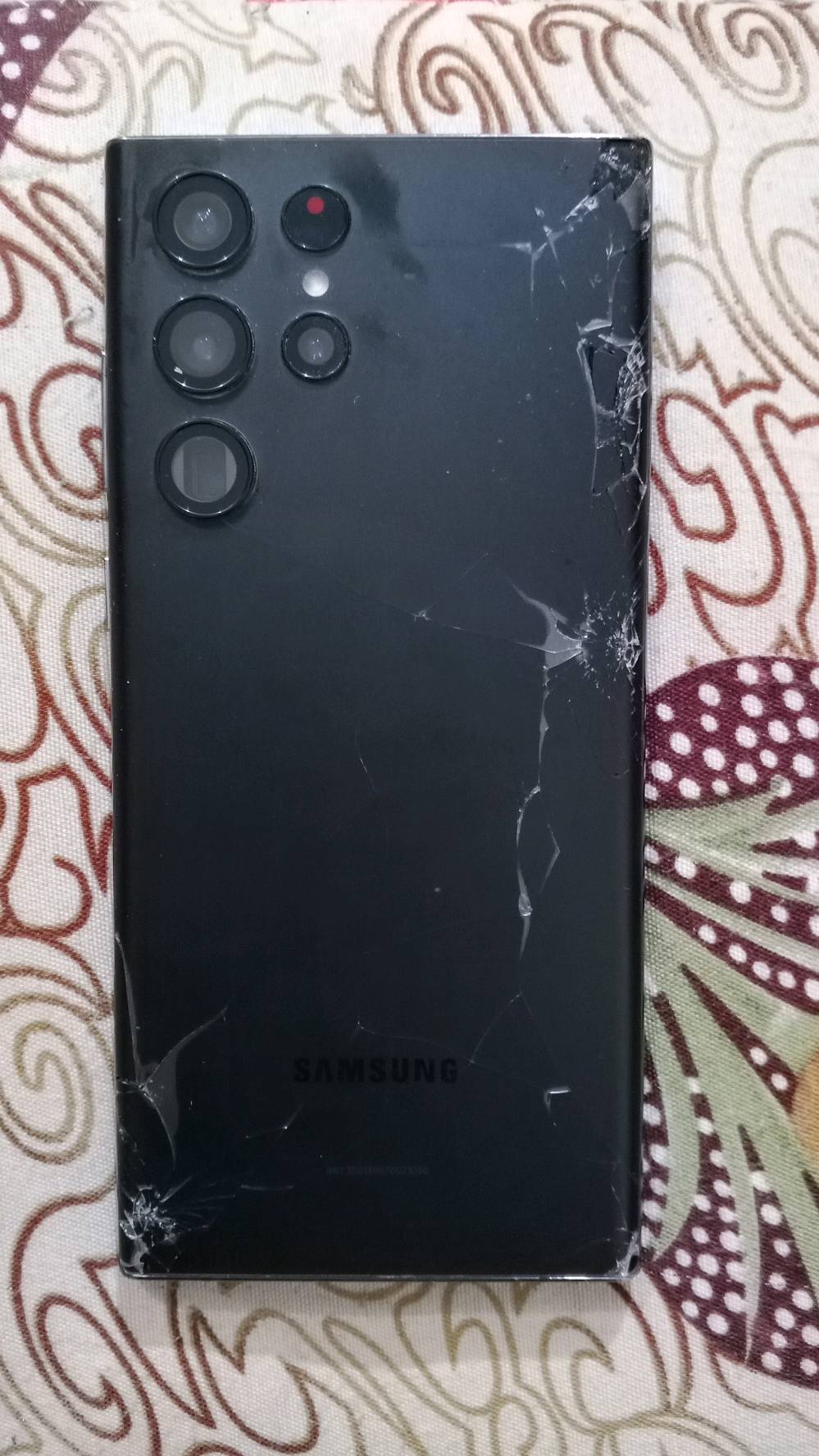 تلفون سامسونك S22ultra مراوس بايفون 14 برو ماكس 
مواصفاتة:
كاميرا شغال امامي وخلفي
شحن سريع 
شاشة 
سعة البطارية 5000 mAh 
العيوب 
الظهر مكسر فقط 
متوقفة عليه التحديثات
التفاصيل خاص مكاني بغداد